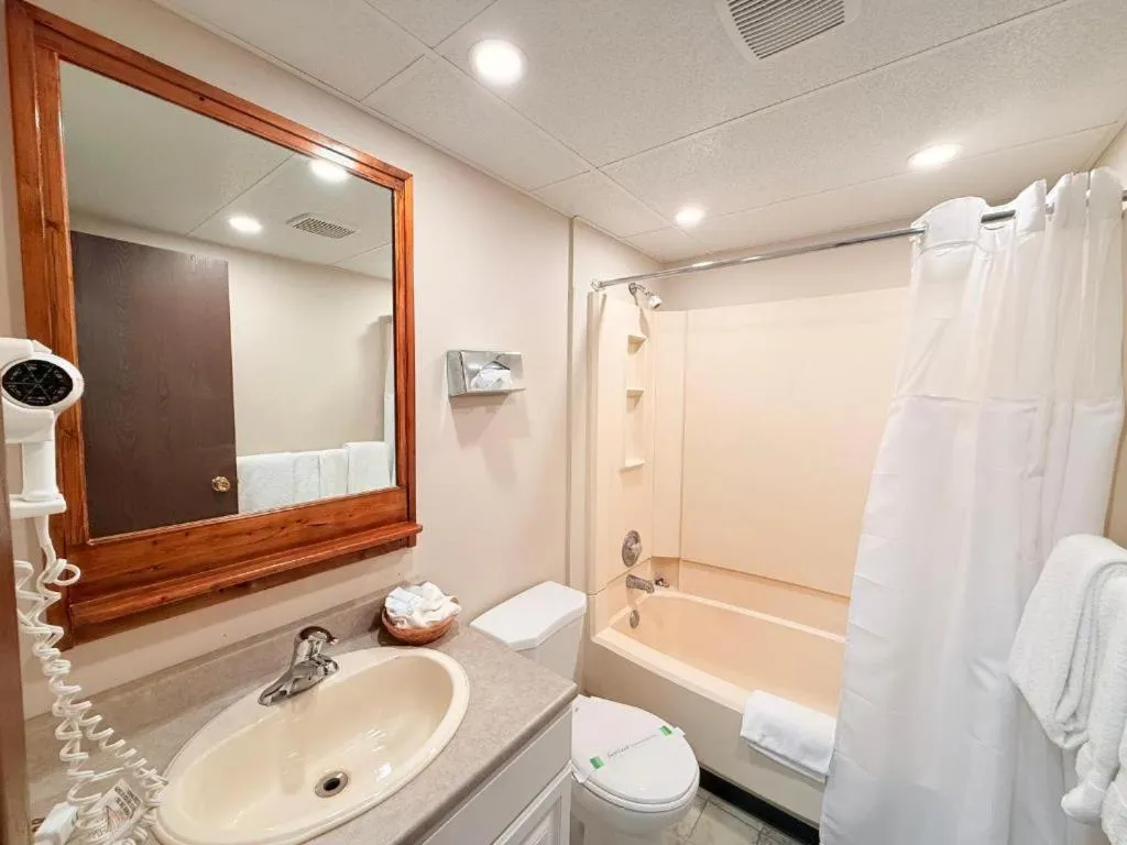 Bathroom in Capri Motor Inn