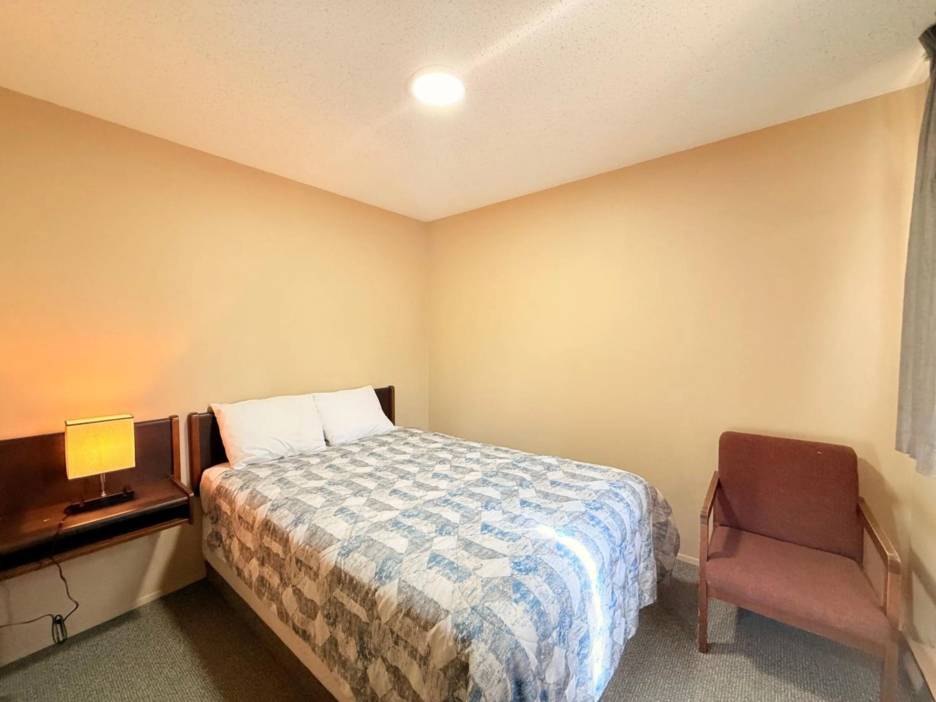 Bed in Capri Motor Inn