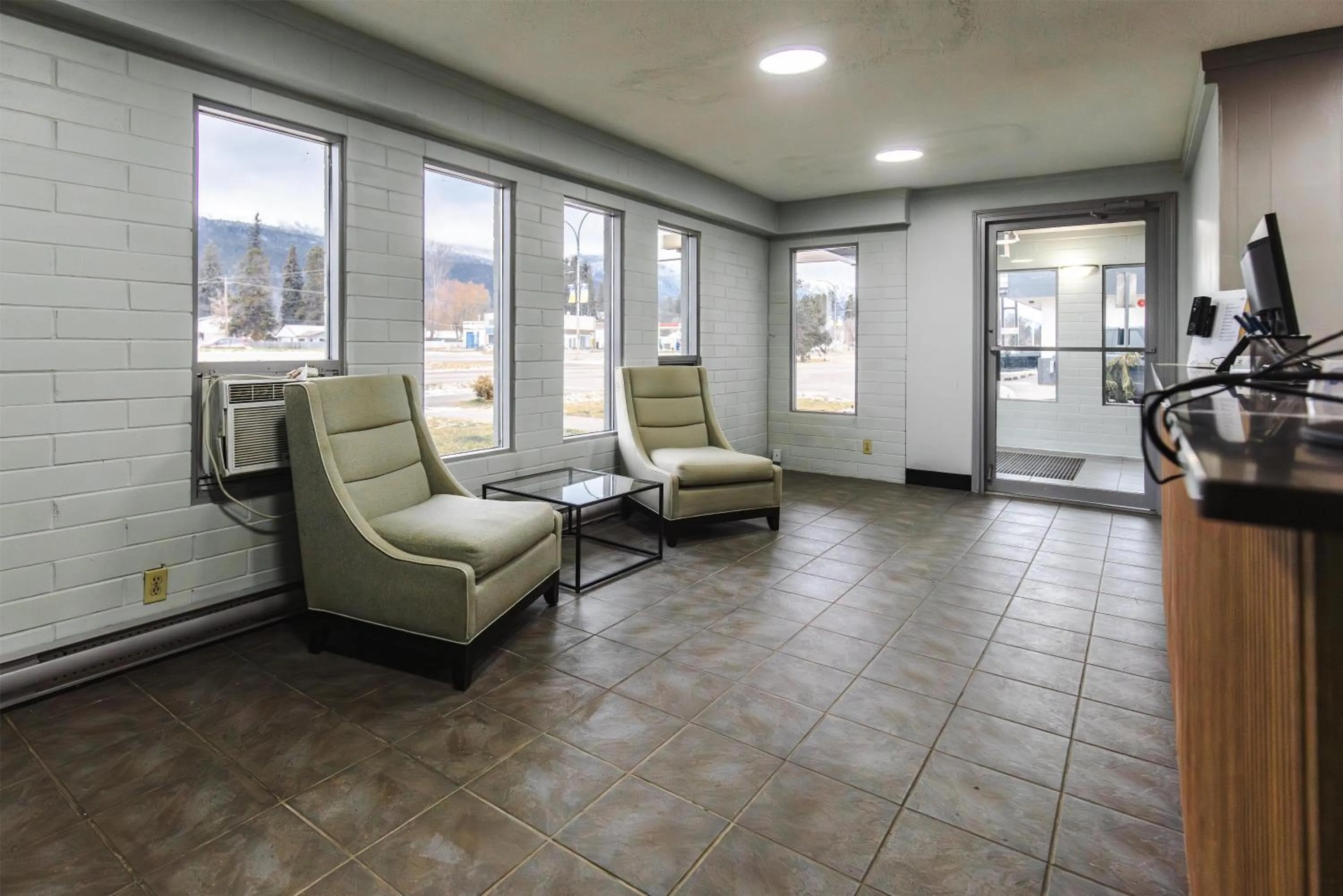 Lobby or reception in SureStay by Best Western Smithers