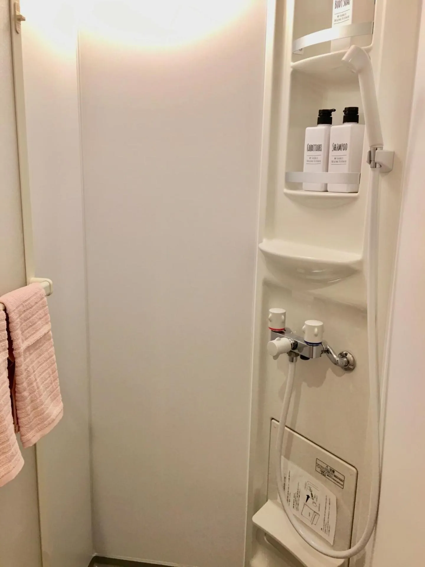 Shower in Hotel Orange House