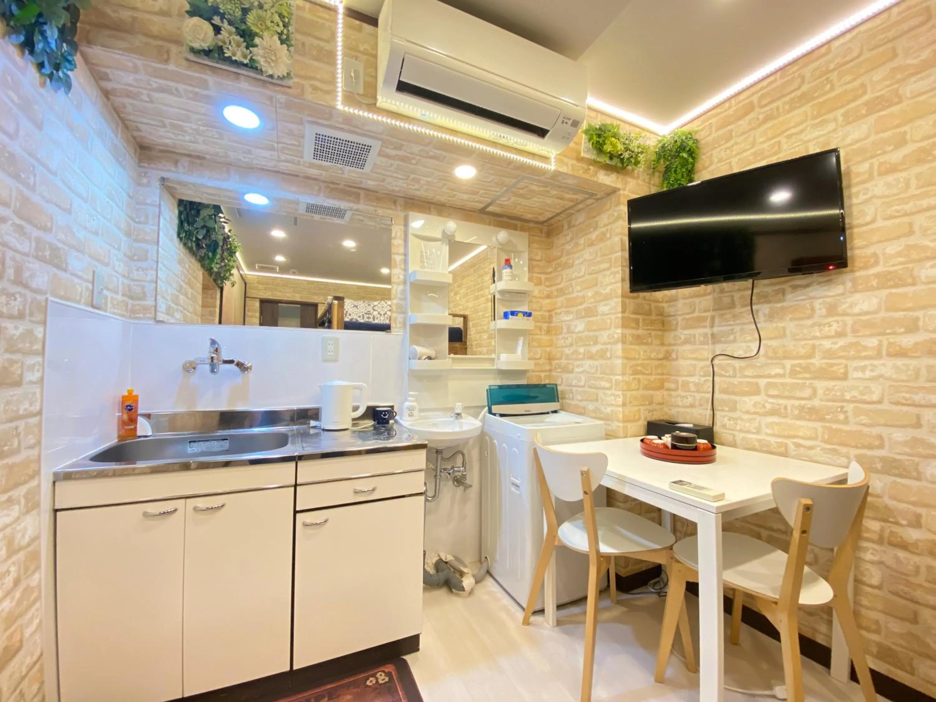 Kitchen or kitchenette in Hotel Orange House