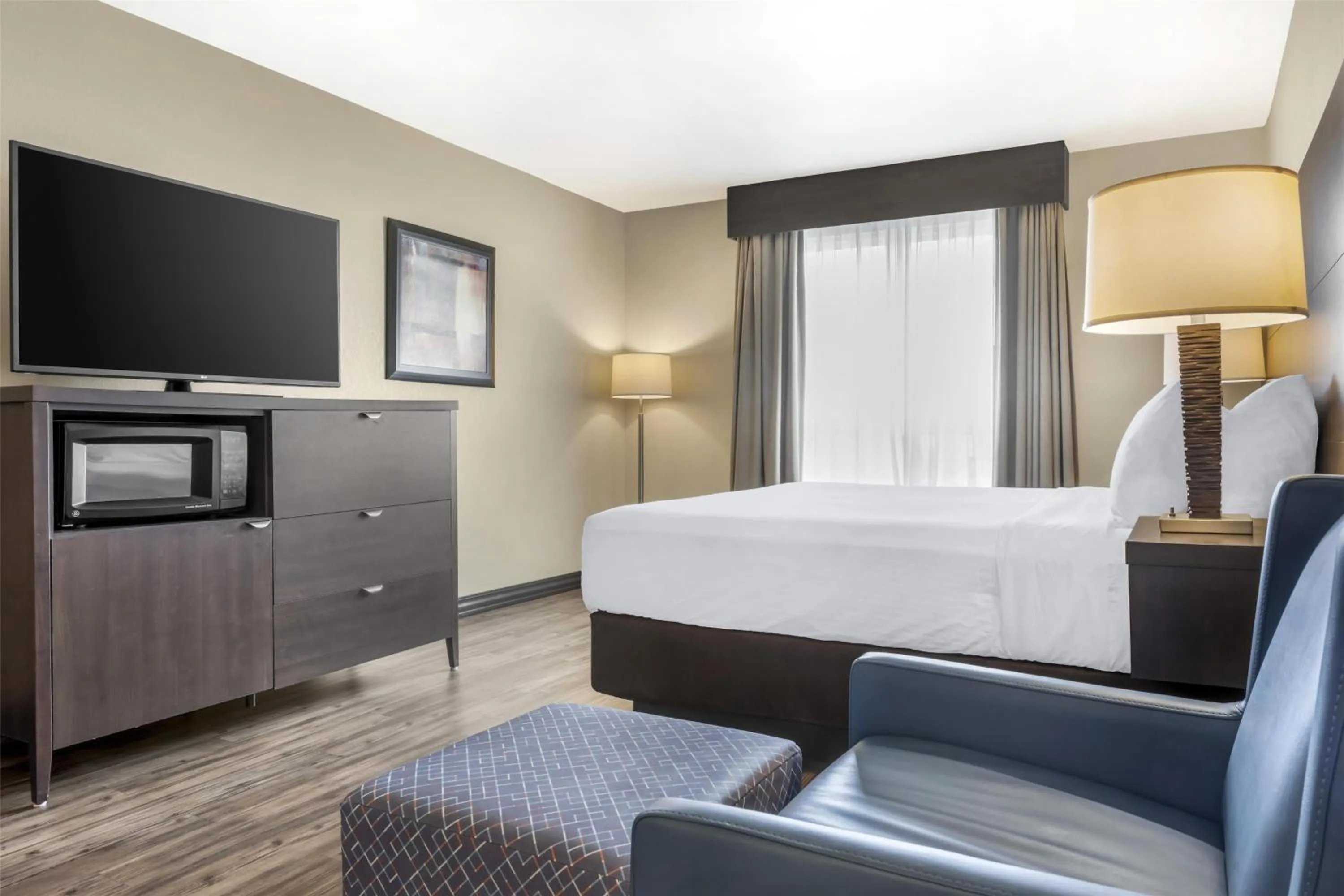 Bedroom, Bed in BEST WESTERN PLUS Saint John Hotel & Suites