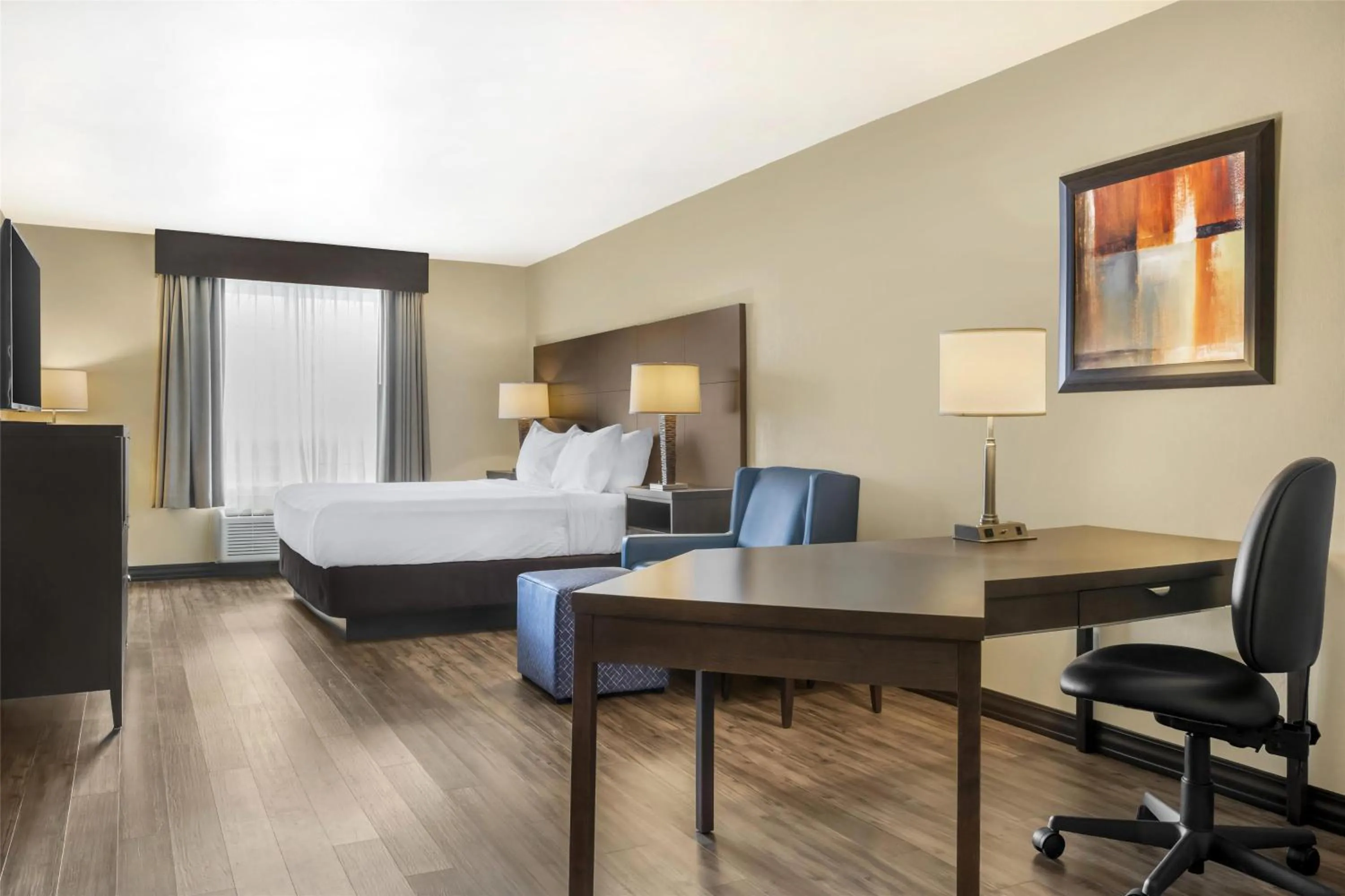 Bedroom, Bed in BEST WESTERN PLUS Saint John Hotel & Suites