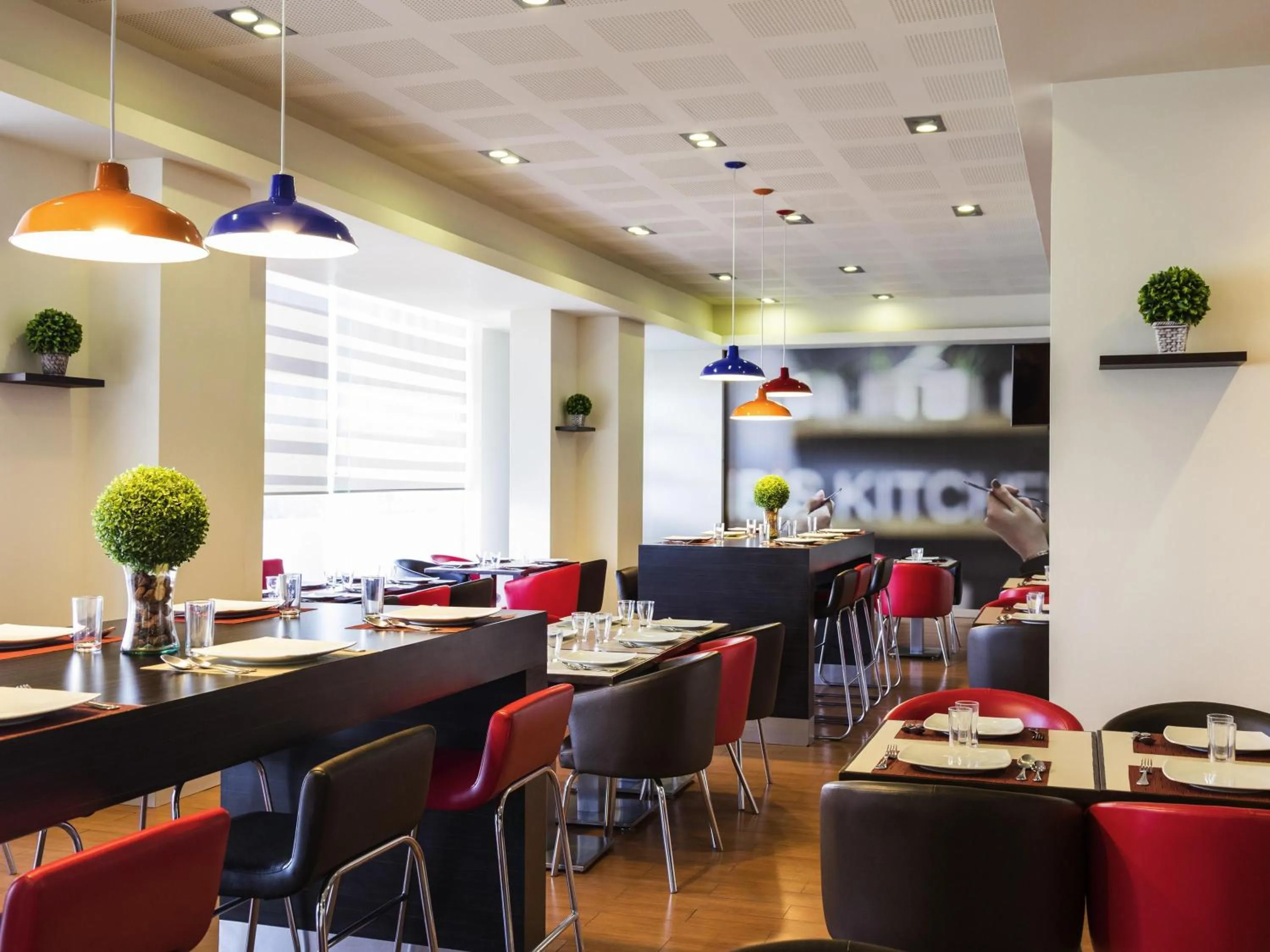 Restaurant/places to eat in Ibis Juarez Consulado