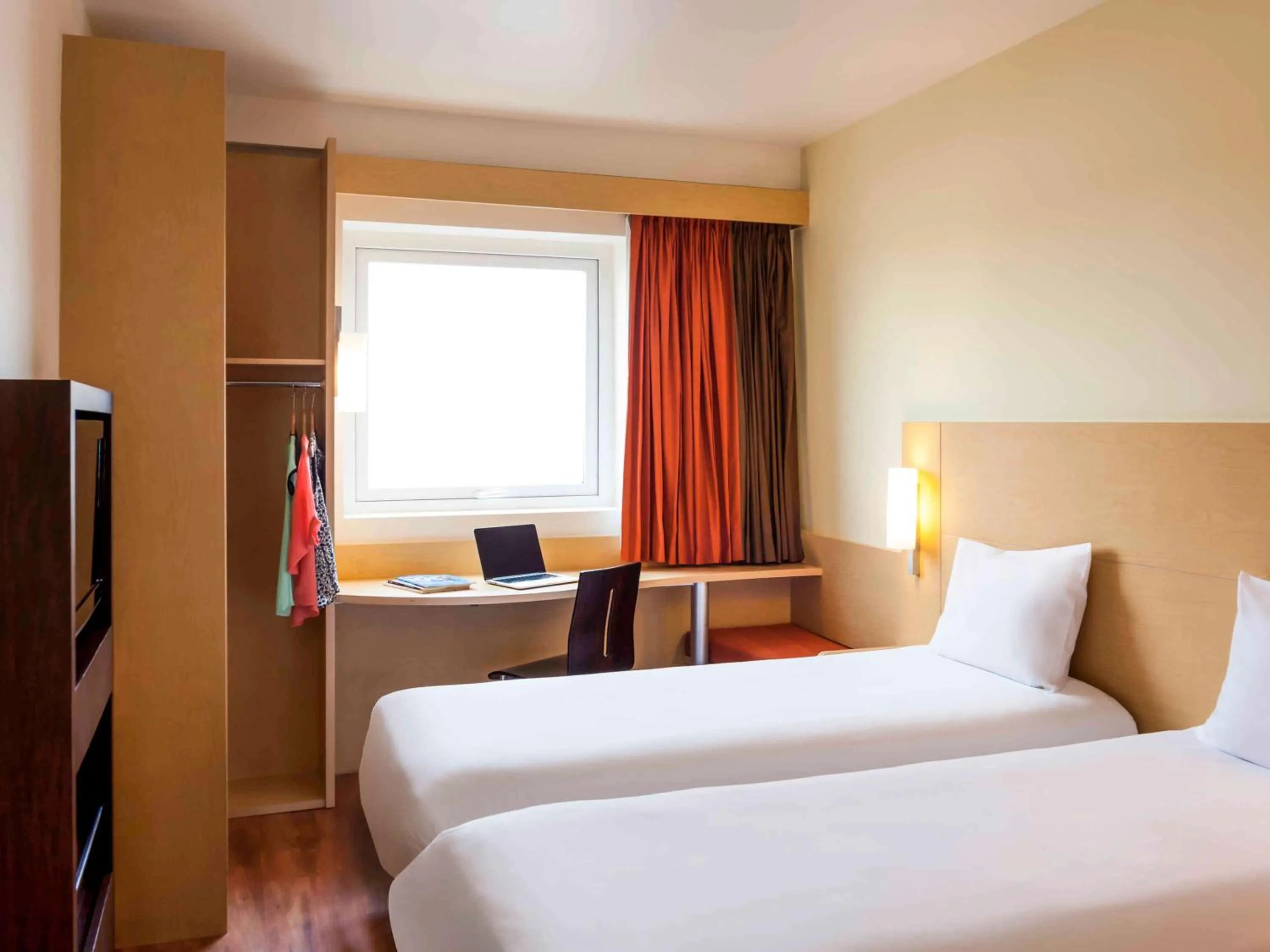 Photo of the whole room, Bed in Ibis Juarez Consulado