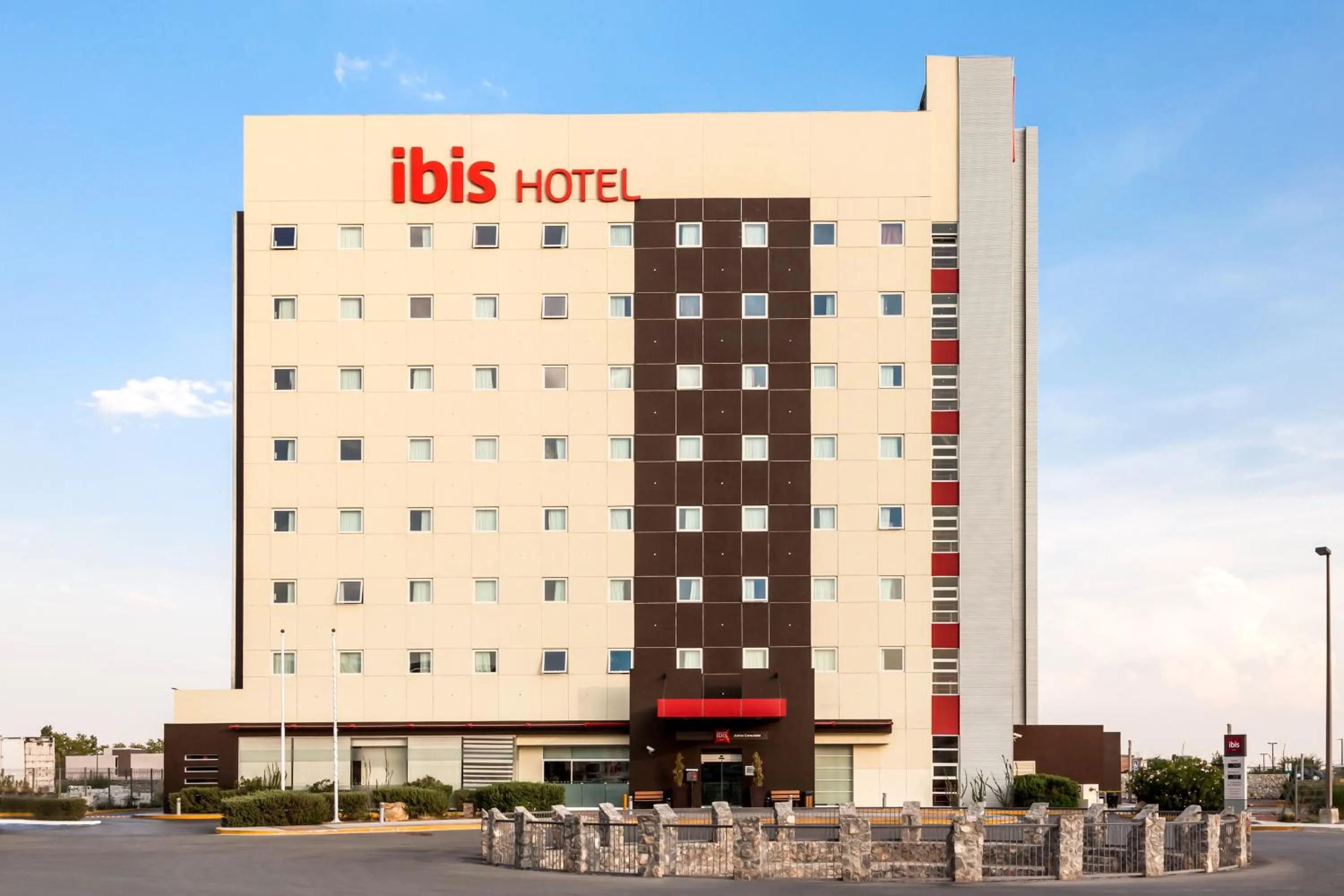 Property building in Ibis Juarez Consulado