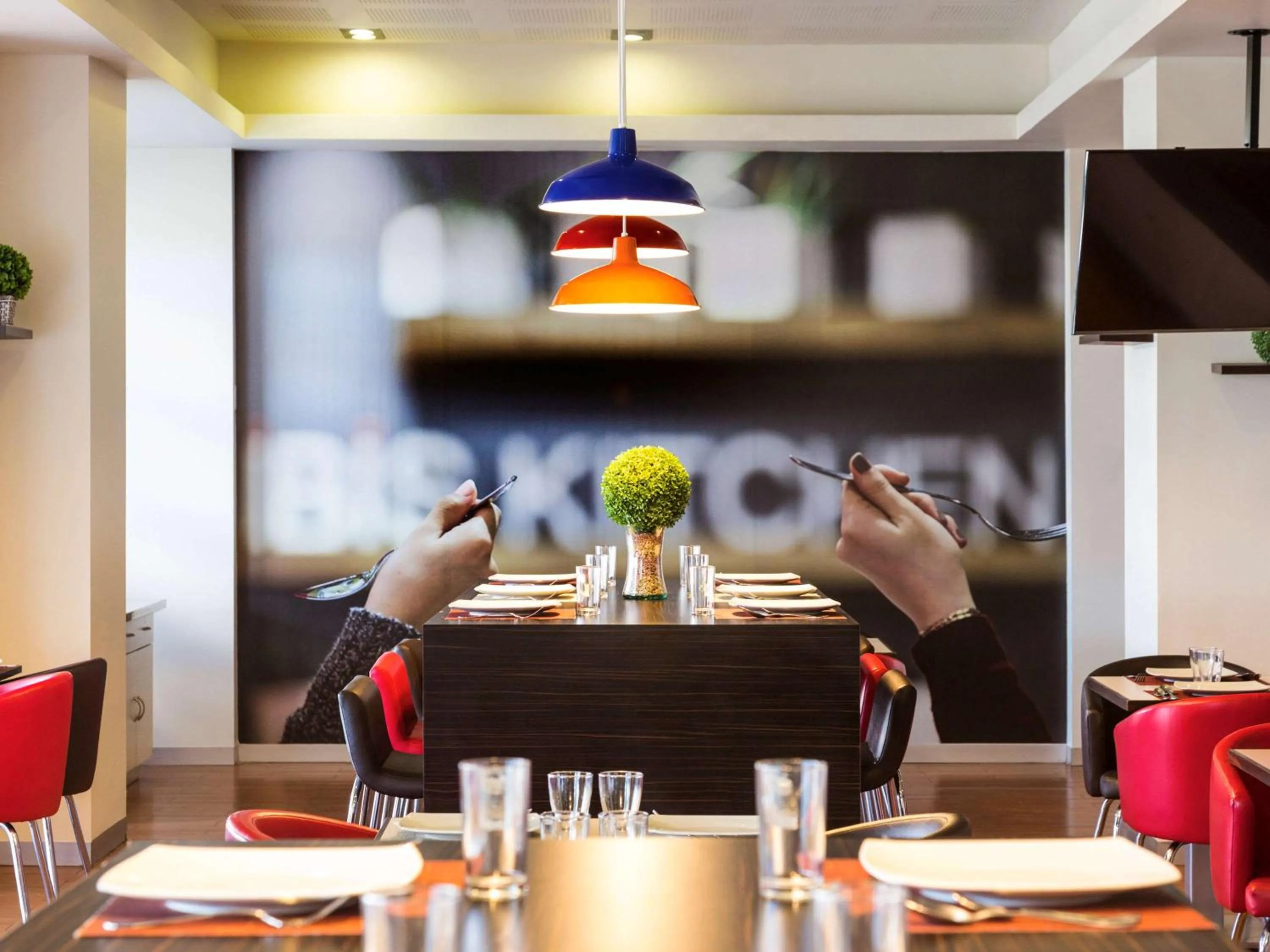 Restaurant/places to eat in Ibis Juarez Consulado