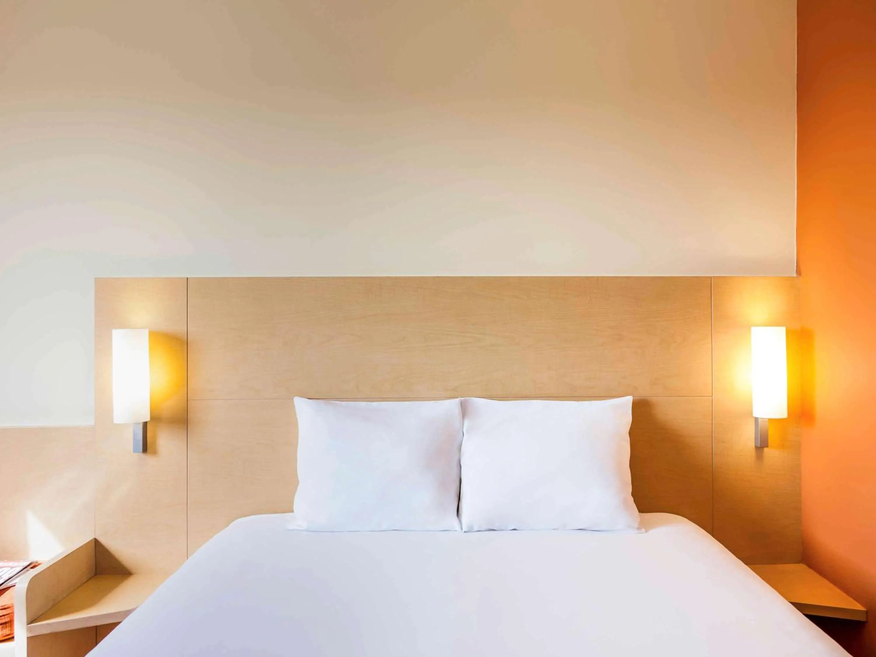 Photo of the whole room, Bed in Ibis Juarez Consulado