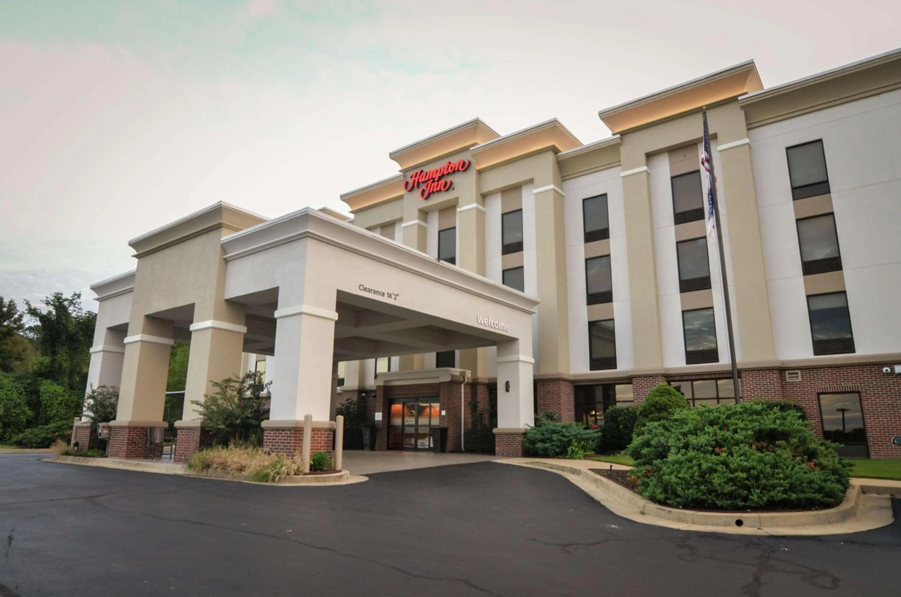 Property building in Hampton Inn Fort Payne