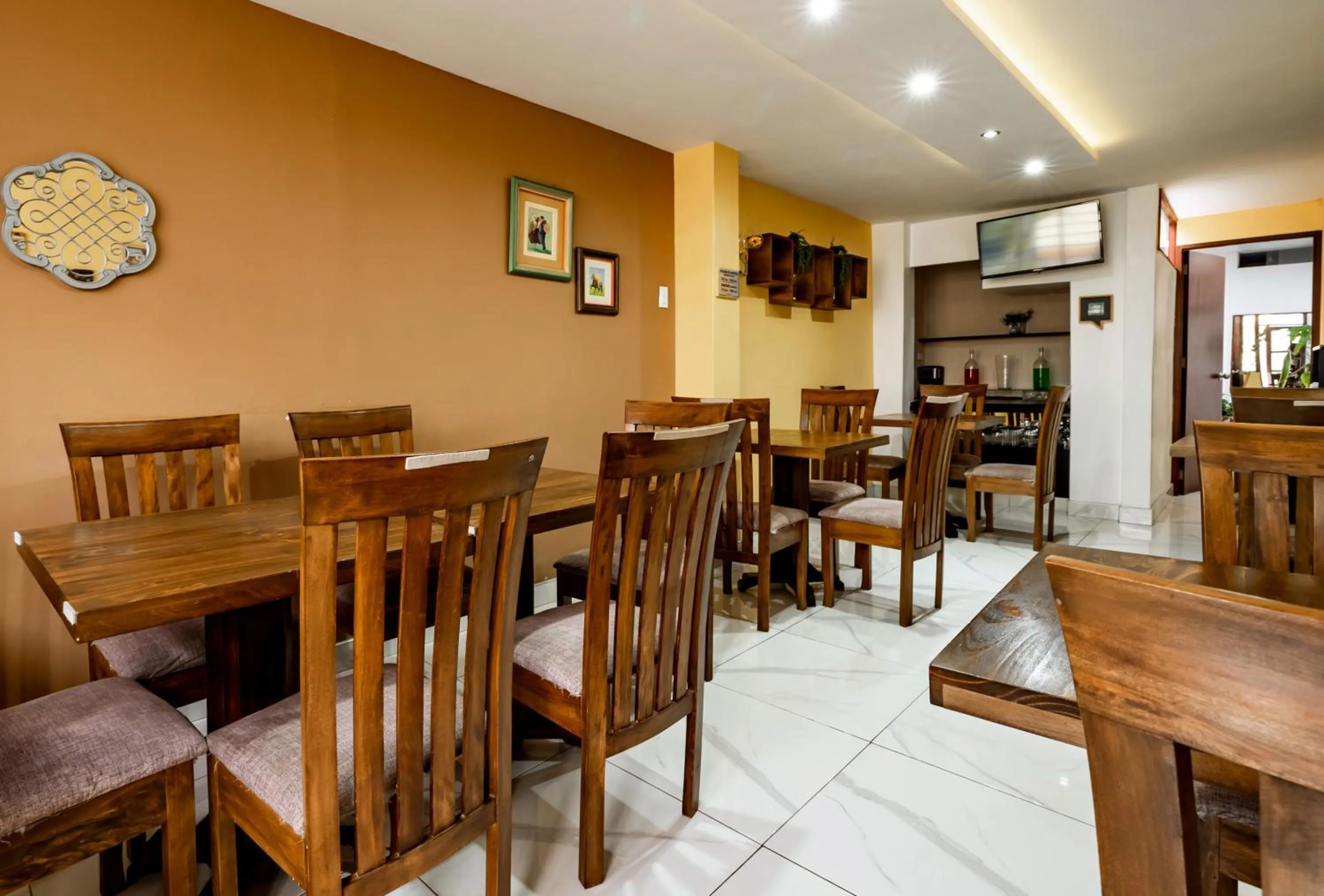 Restaurant/places to eat in El Centurión