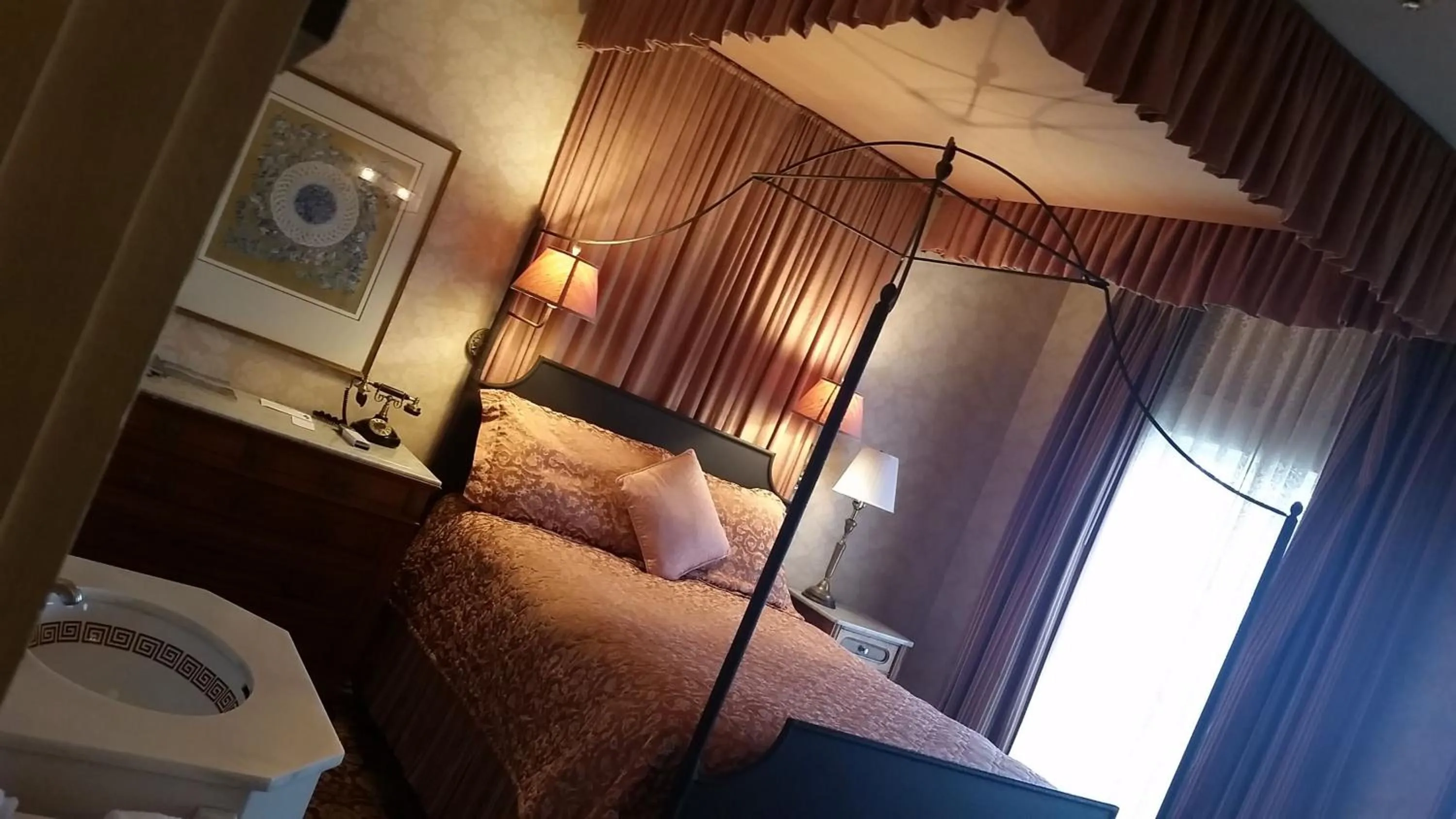 Bed in Mendocino Hotel & Garden