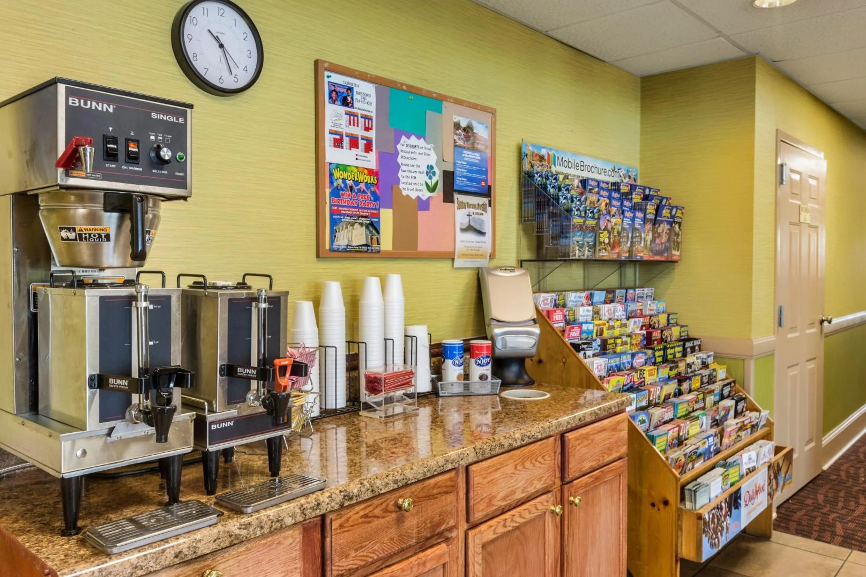 Coffee/tea facilities in Park Grove Inn