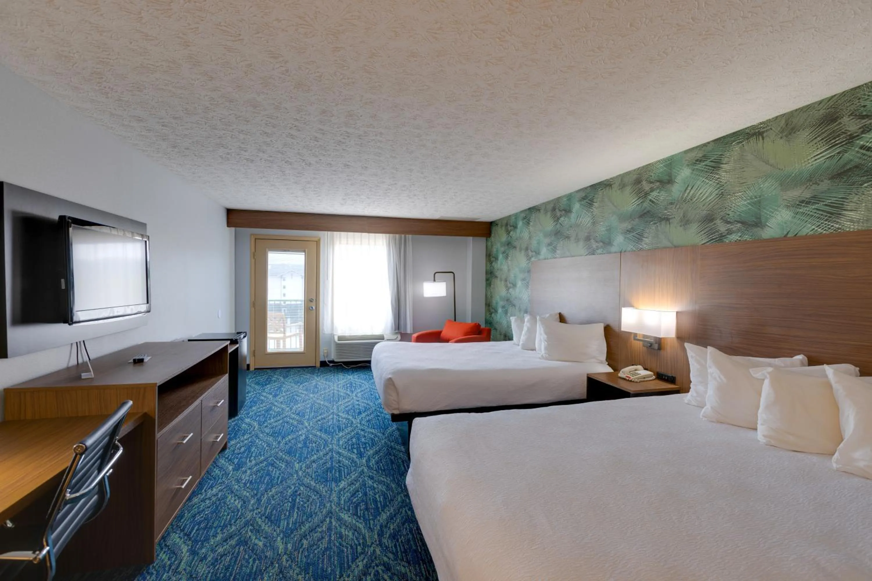 Photo of the whole room, Bed in Park Grove Inn