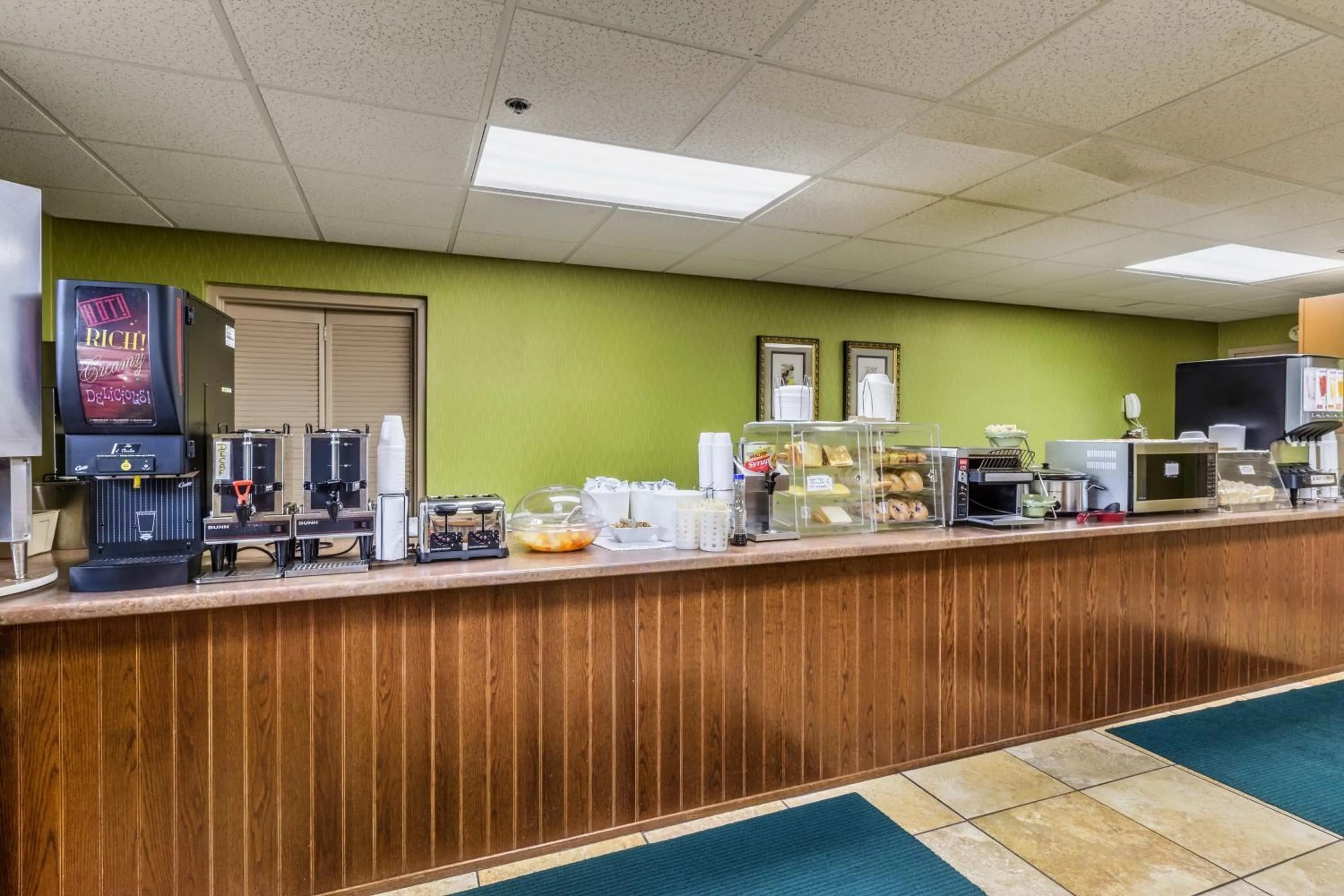 Breakfast in Park Grove Inn