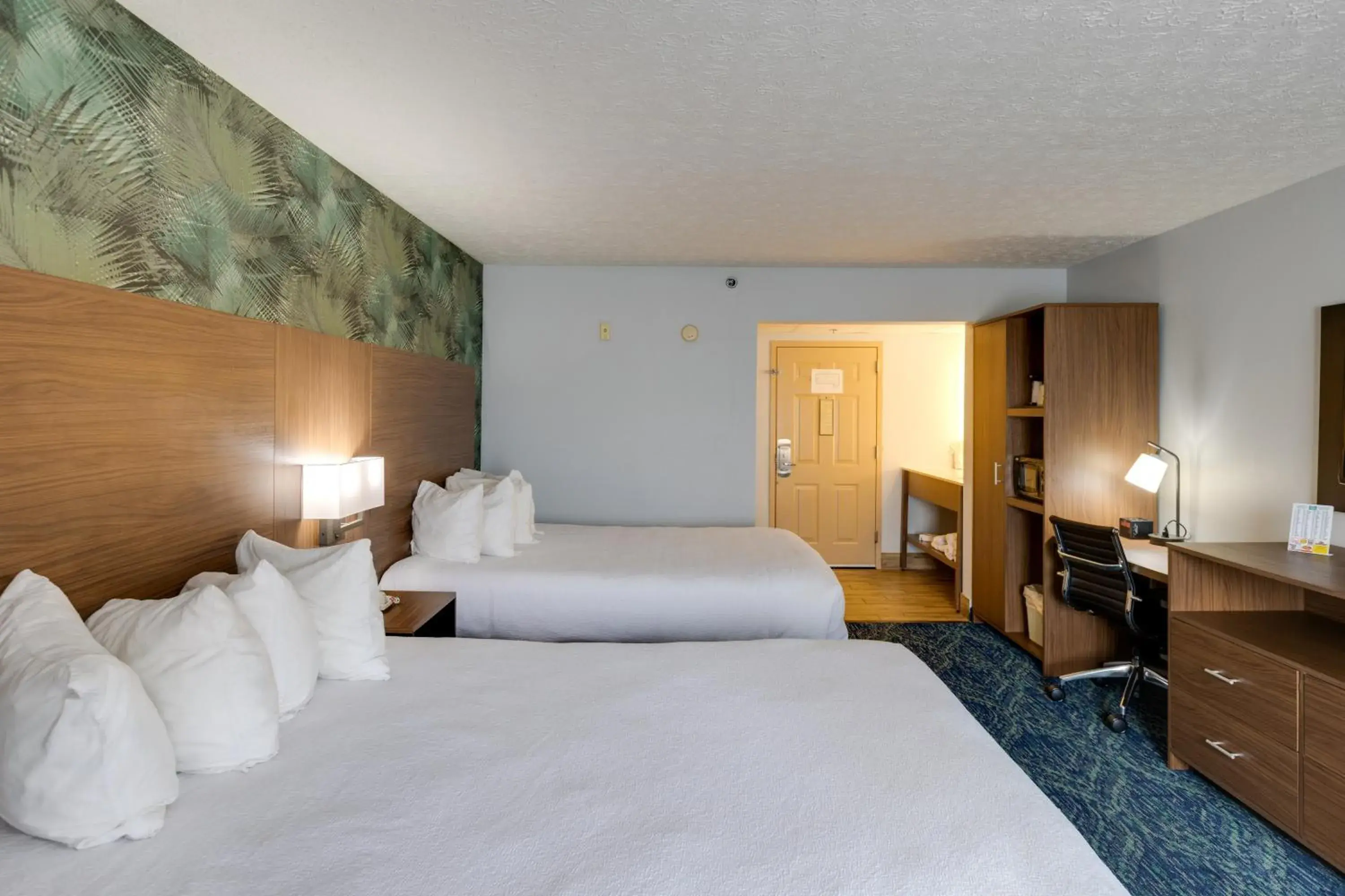 Queen Room with Two Queen Beds in Park Grove Inn Queen Room with Two Queen Beds in Park Grove Inn