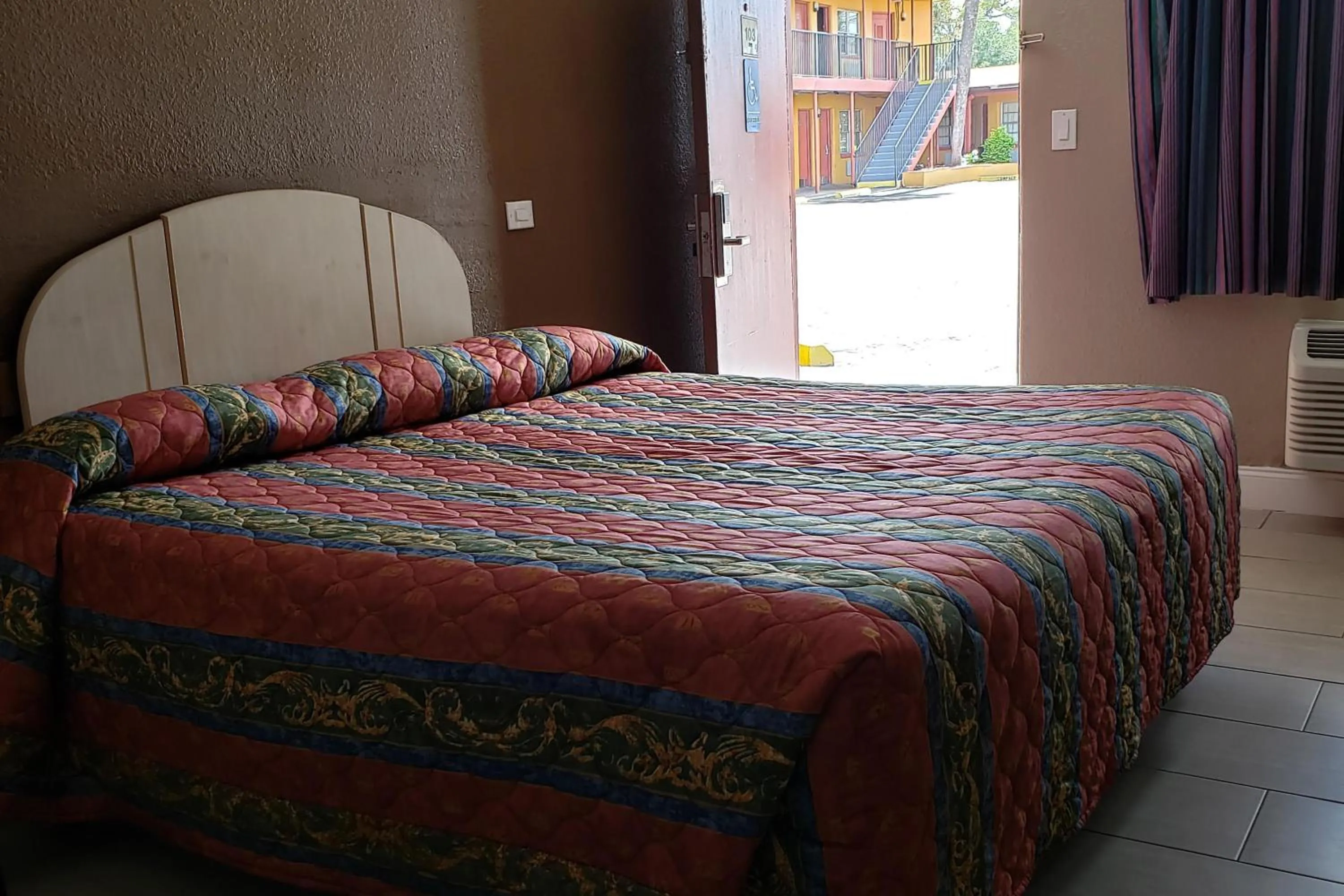 Bed in Sunset Inn Historic District St. - St. Augustine