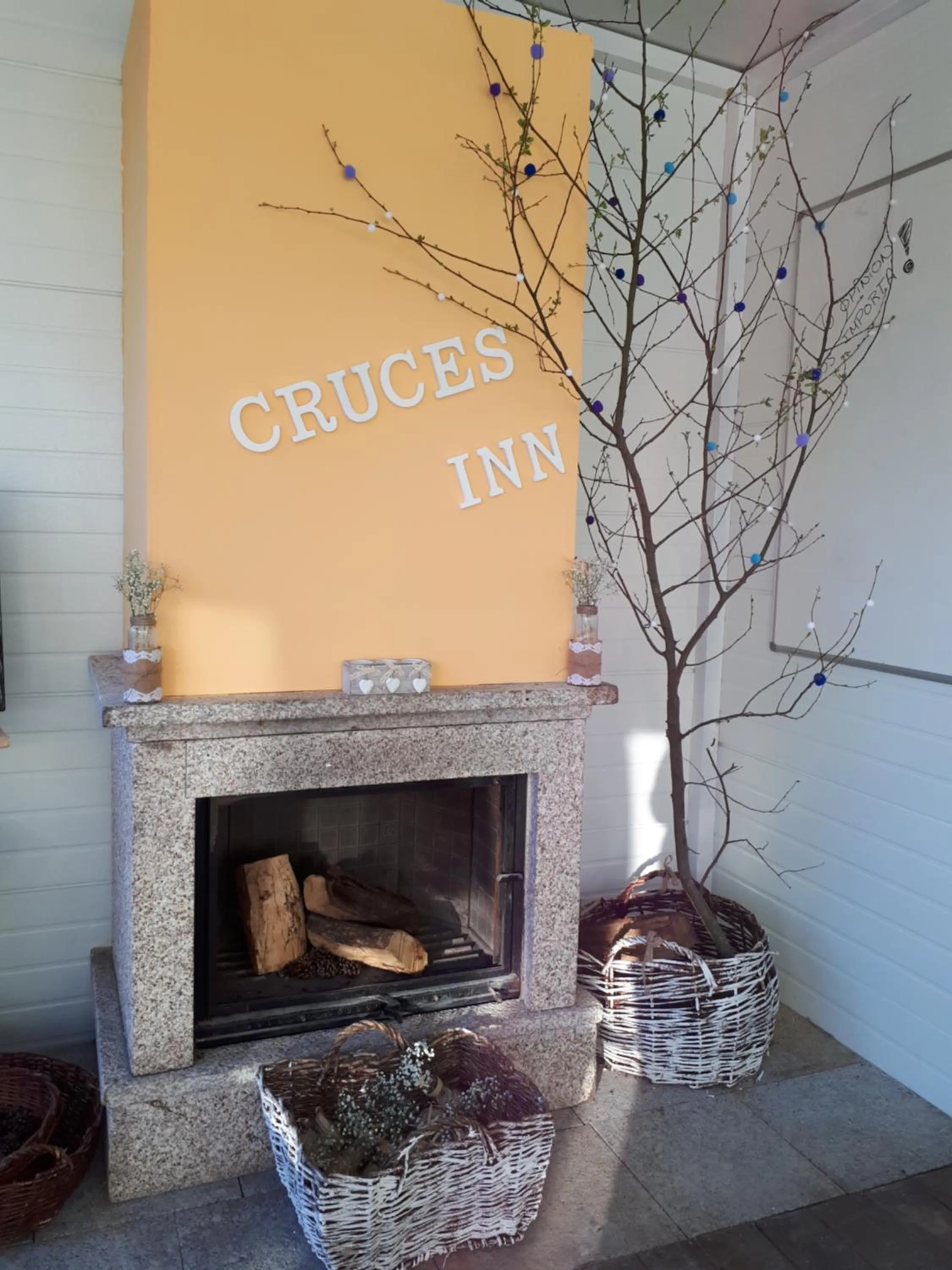 Seating area in Crucesinn Albergue