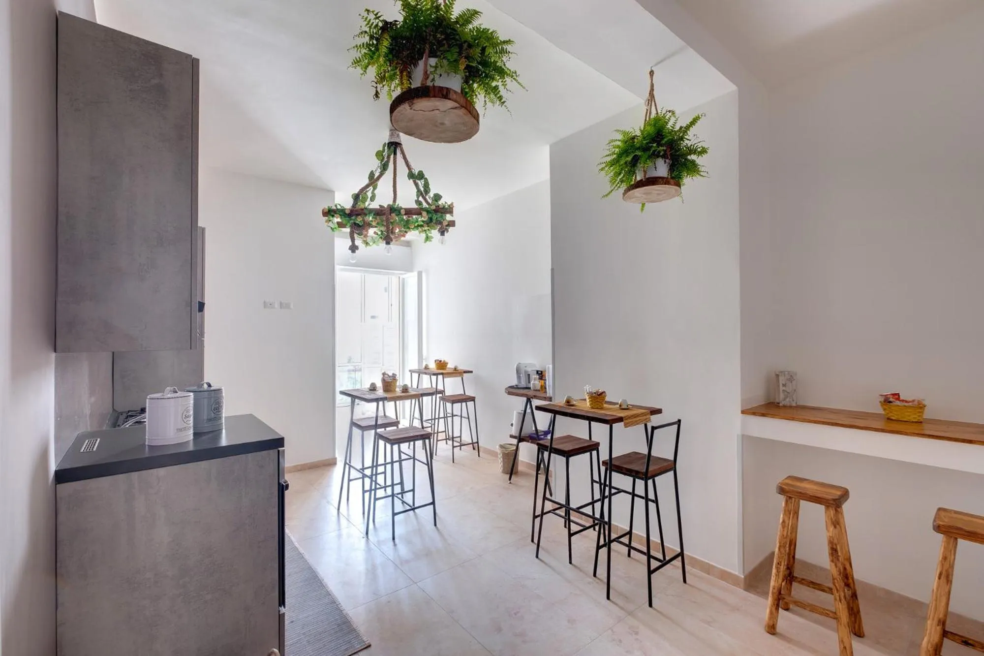 Breakfast, Restaurant/Places to Eat in BUTTERFLY B&B