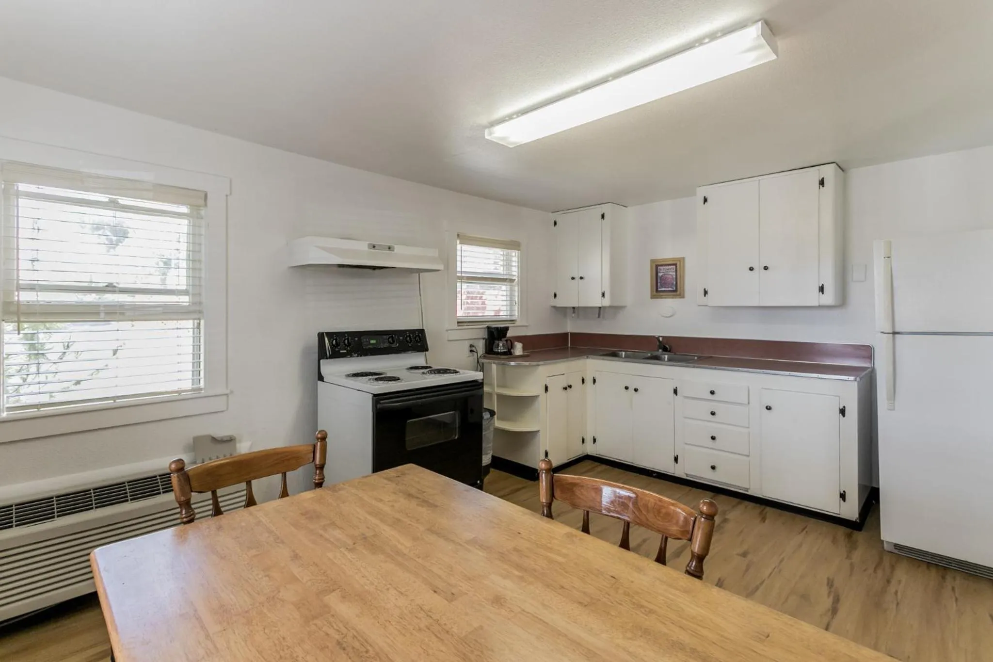 Kitchen or kitchenette in Skylark Shores Resort
