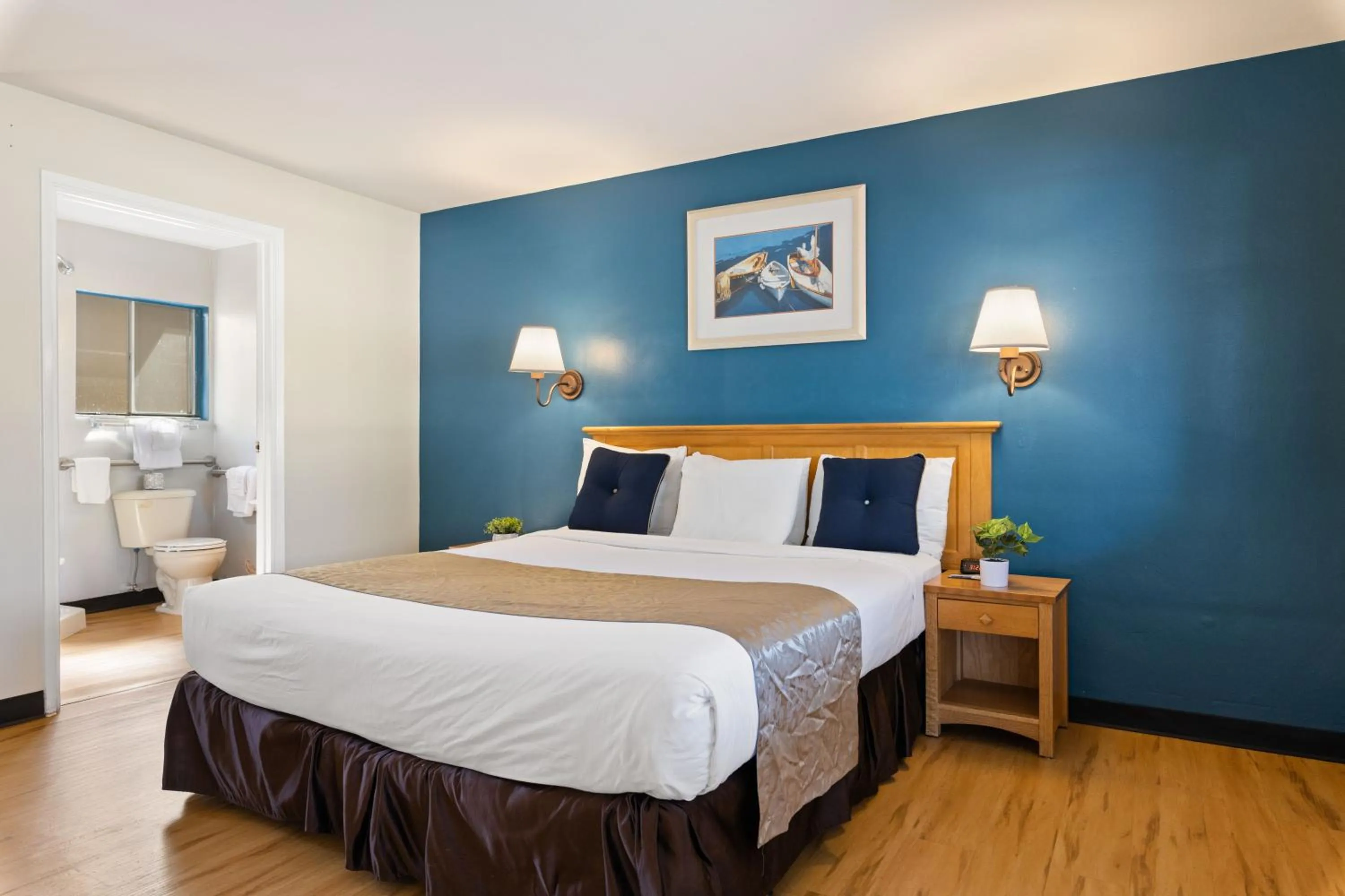 Bedroom, Bed in Skylark Shores Resort