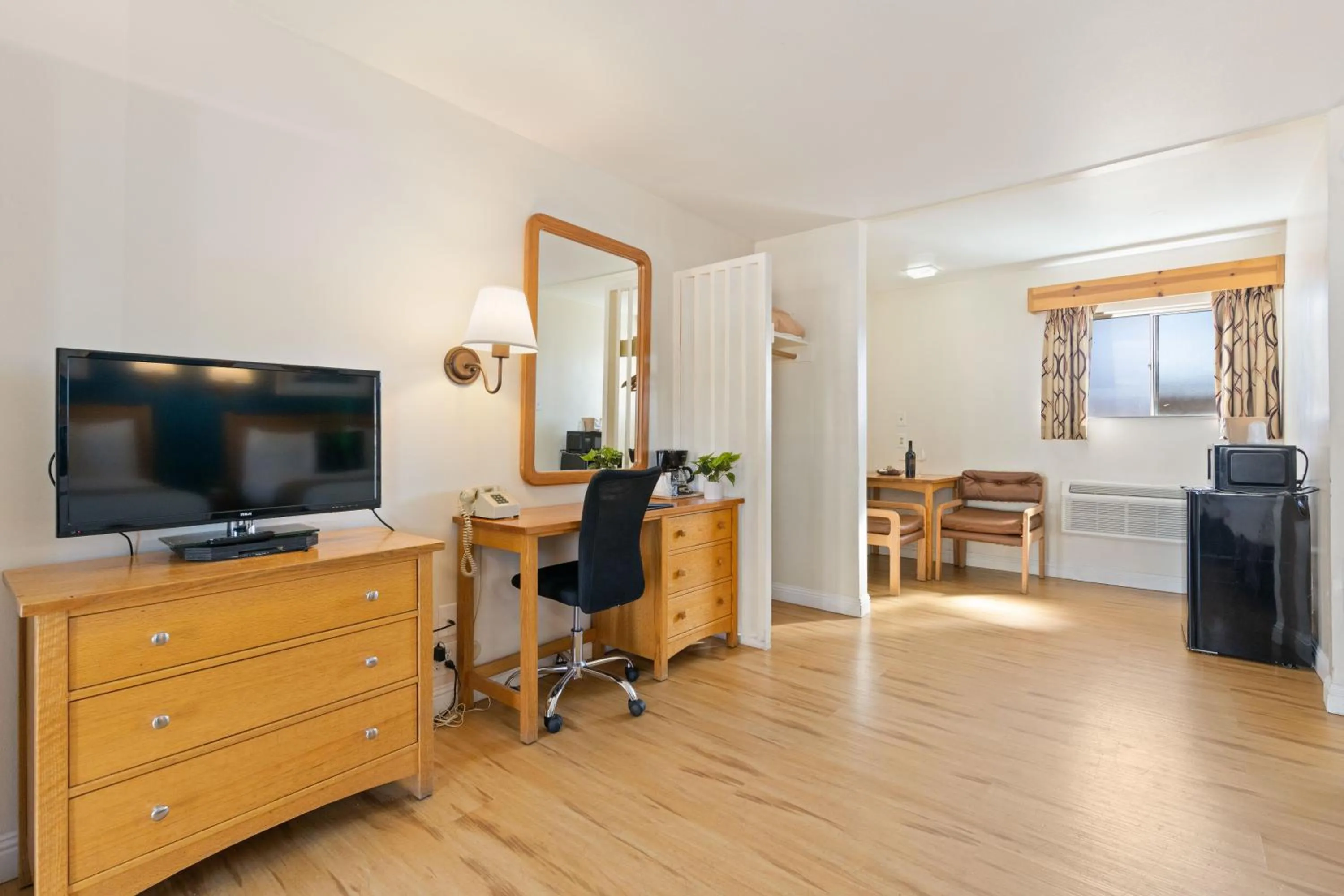 TV and multimedia in Skylark Shores Resort