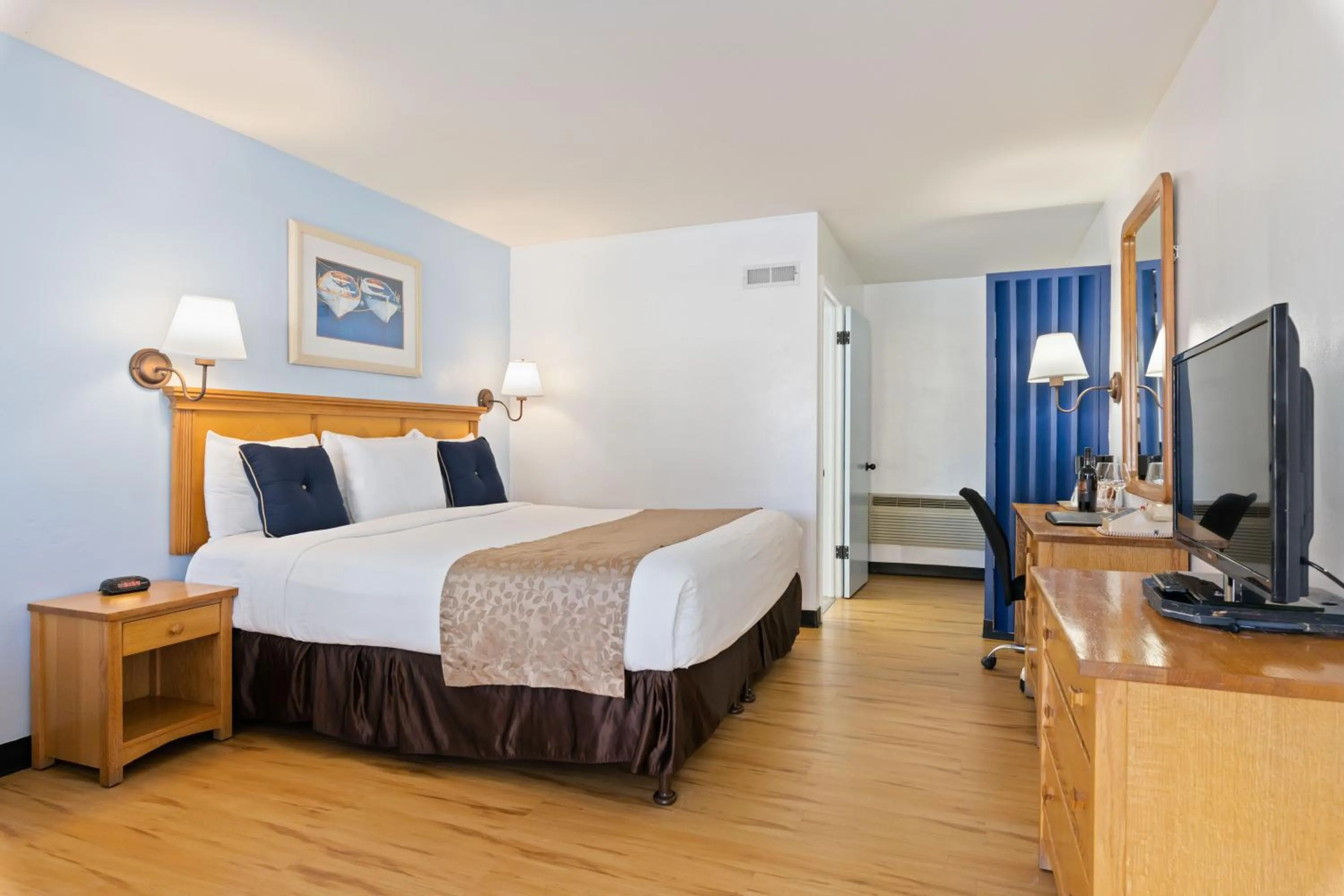 Bedroom, Bed in Skylark Shores Resort