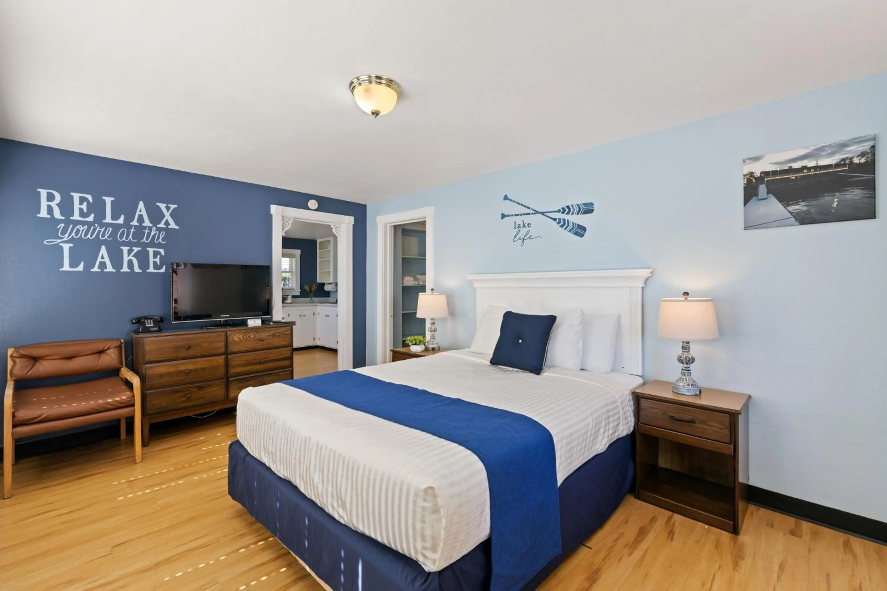 Photo of the whole room, Bed in Skylark Shores Resort