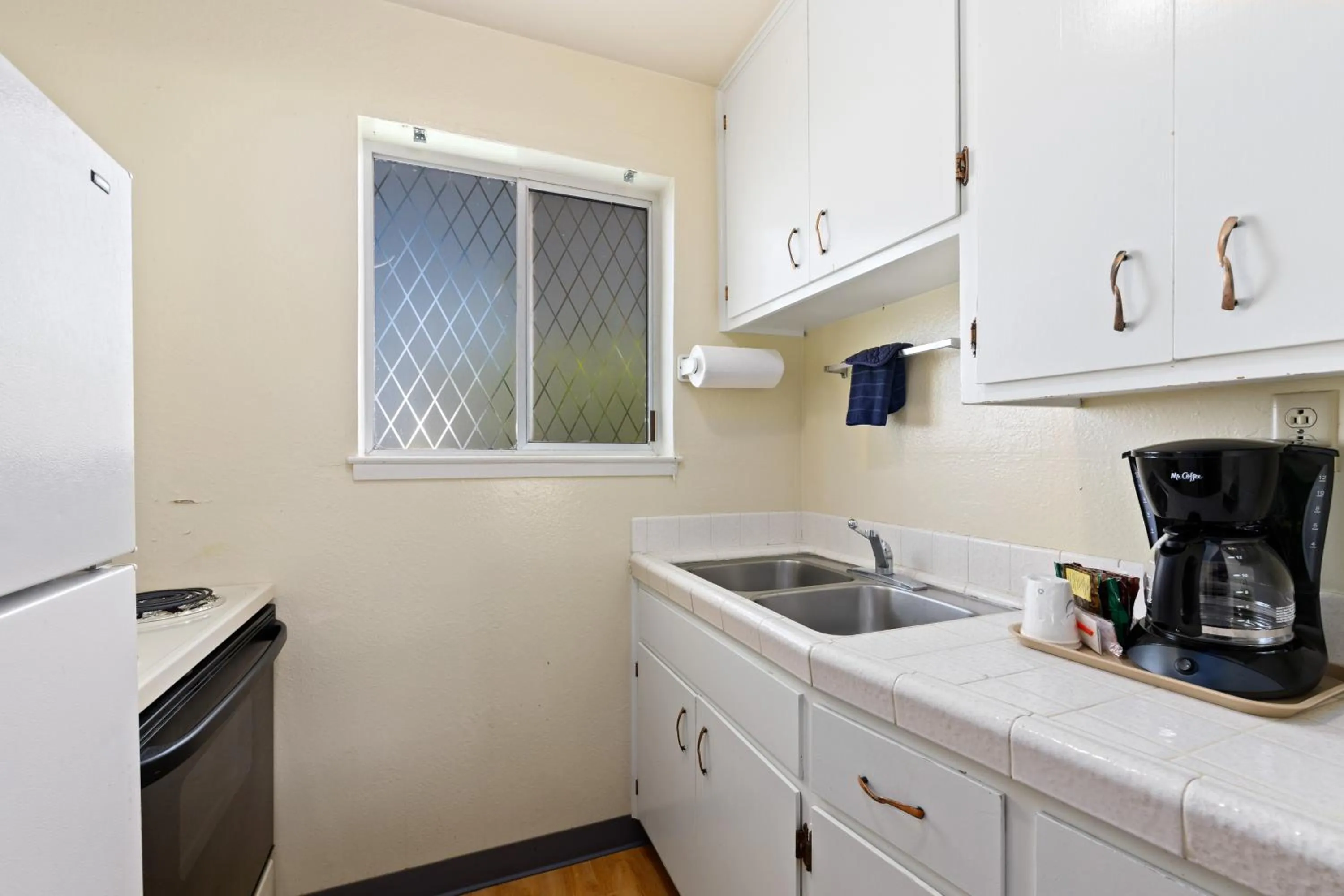 Kitchen or kitchenette in Skylark Shores Resort