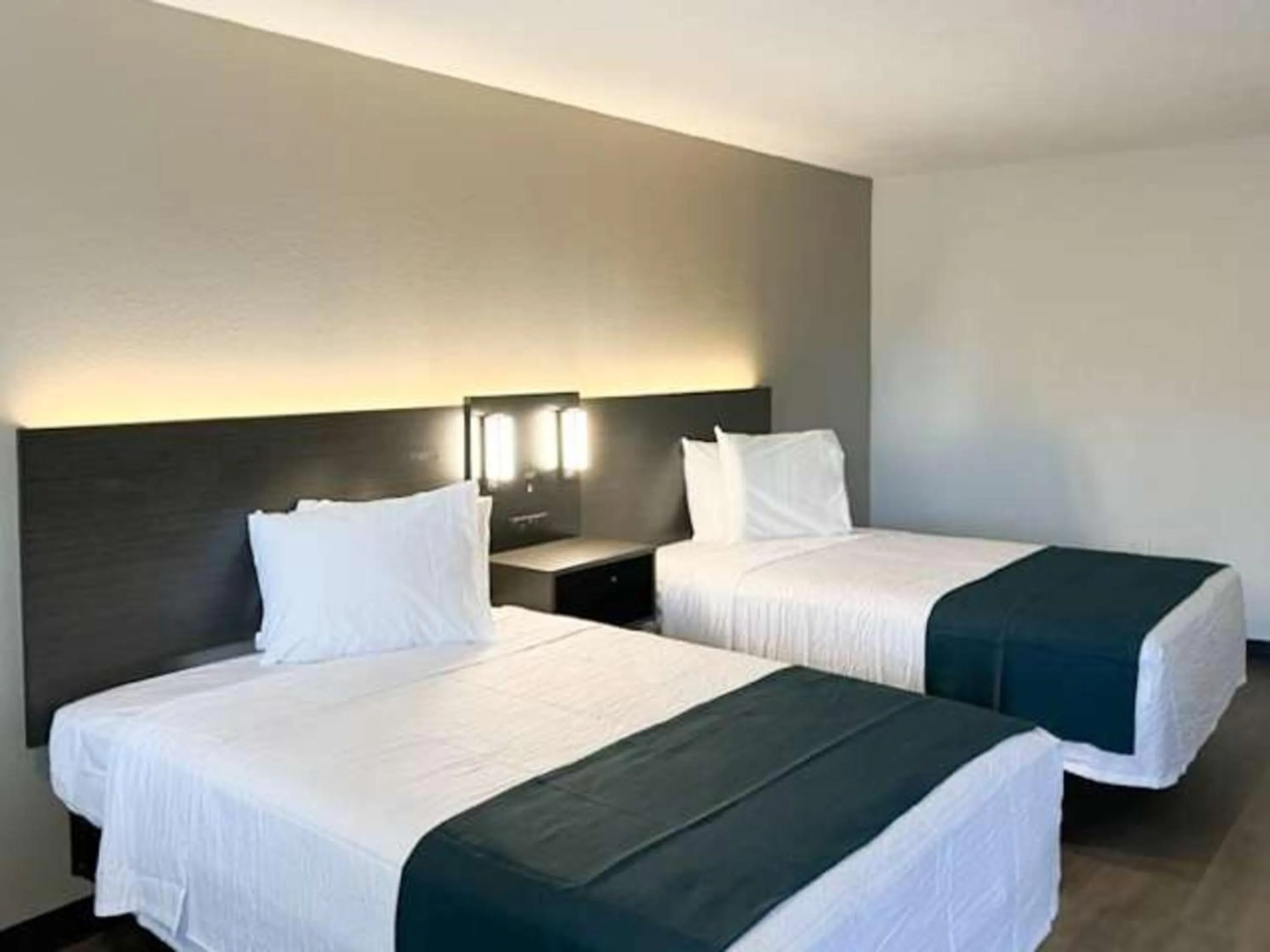 Bedroom, Bed in Motel 6 Sandersville, GA