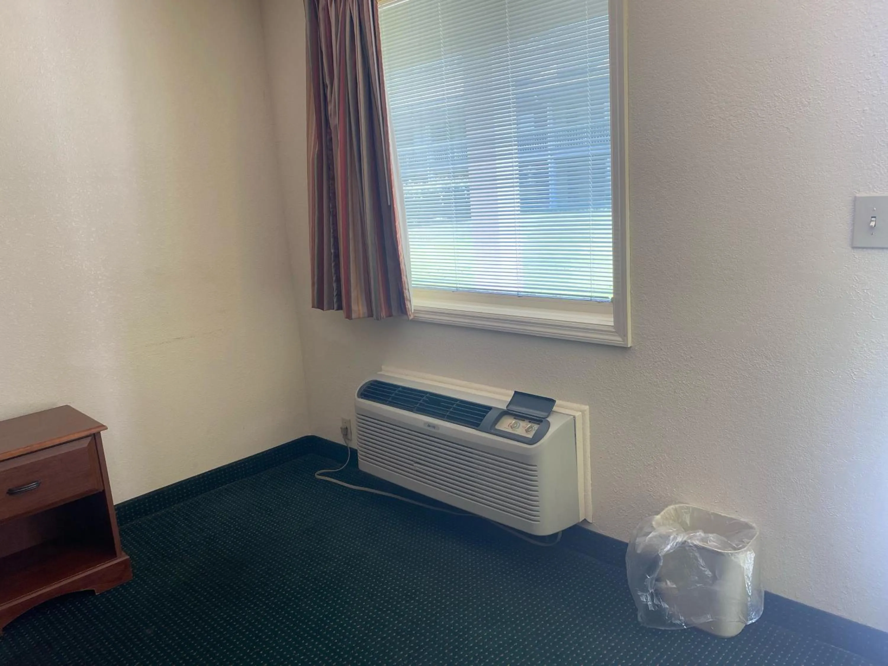 Bedroom in Motel 6 Sandersville, GA