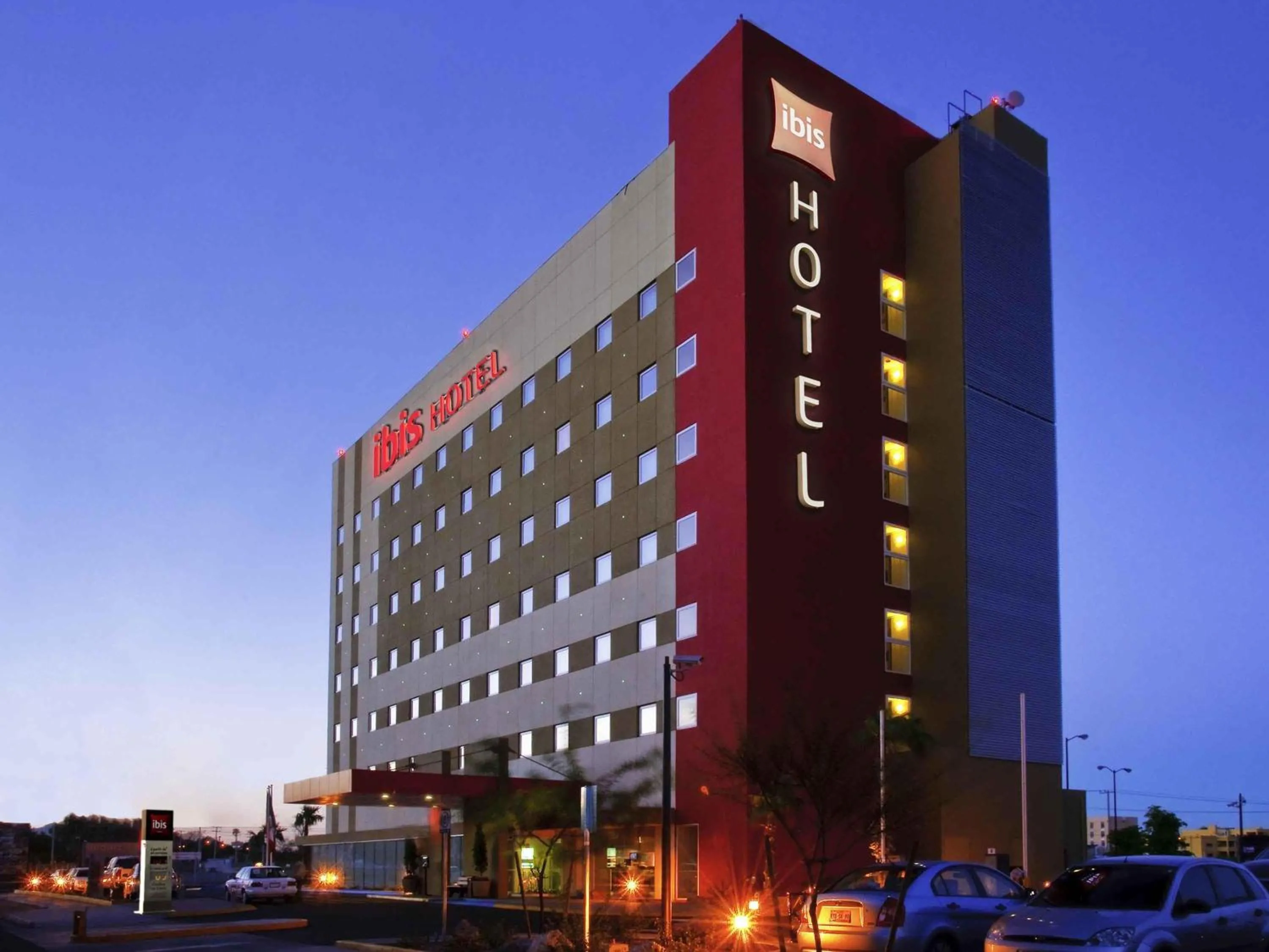 Property building in Ibis Hermosillo