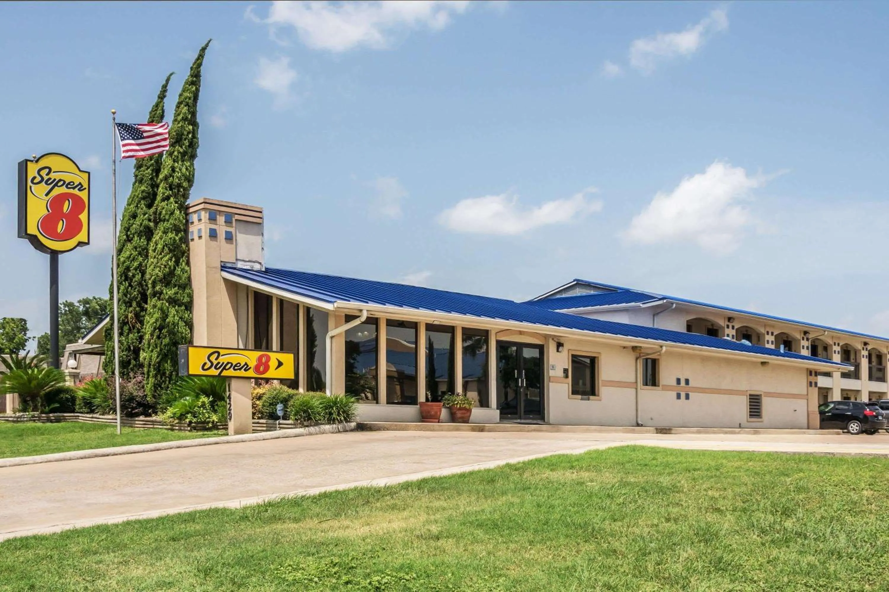 Property building in Super 8 by Wyndham San Marcos