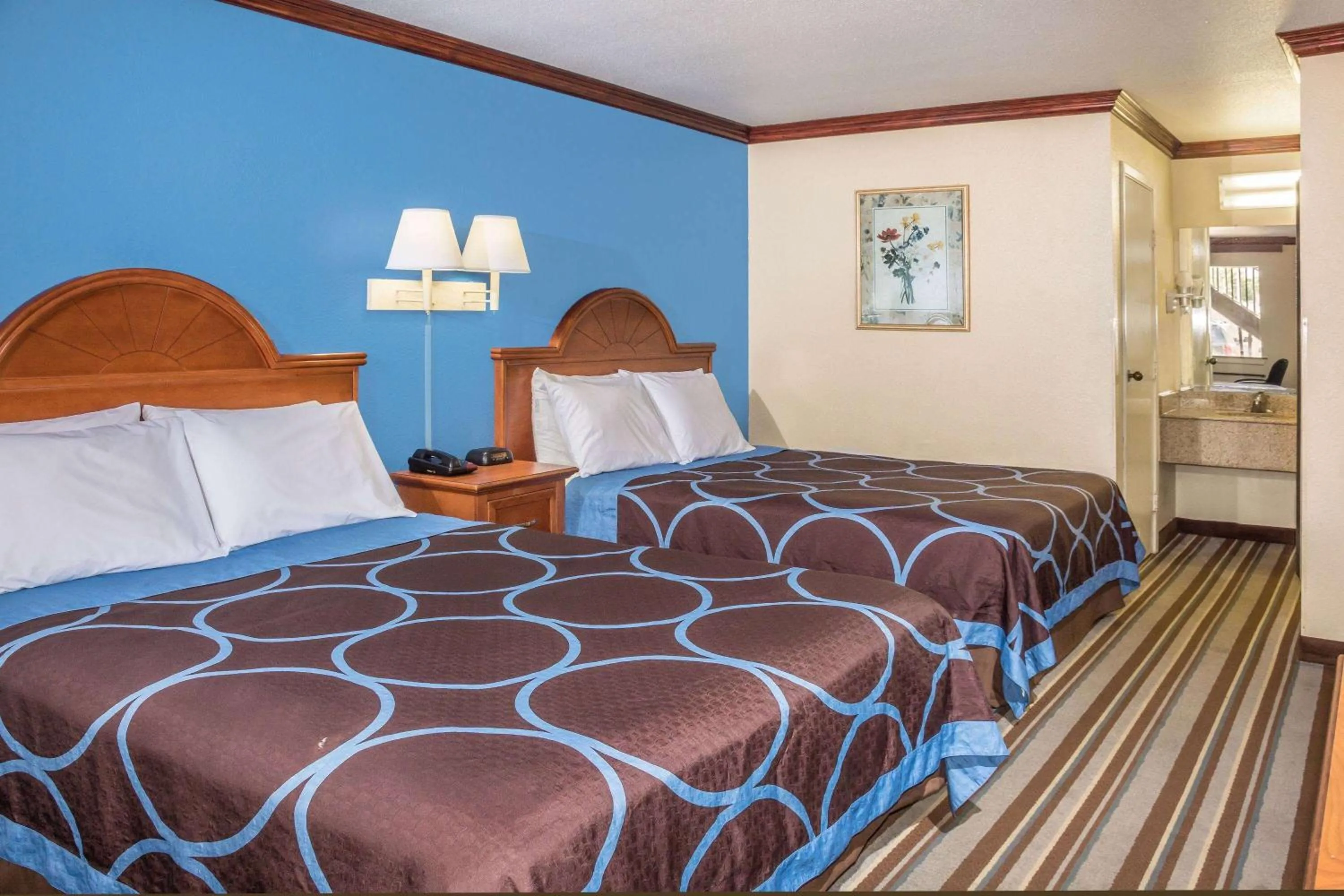Photo of the whole room, Bed in Super 8 by Wyndham San Marcos