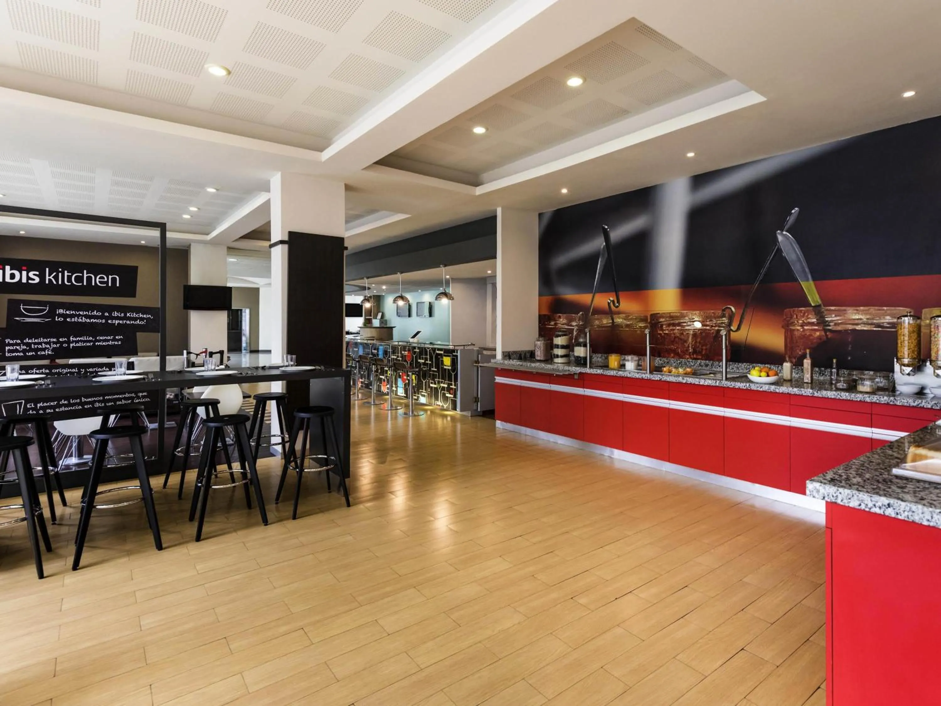 Restaurant/places to eat in Ibis Monterrey Valle