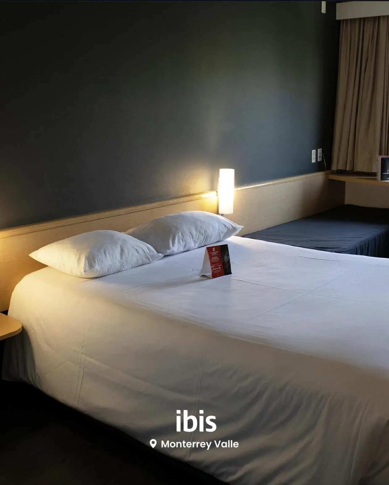 Bed in Ibis Monterrey Valle