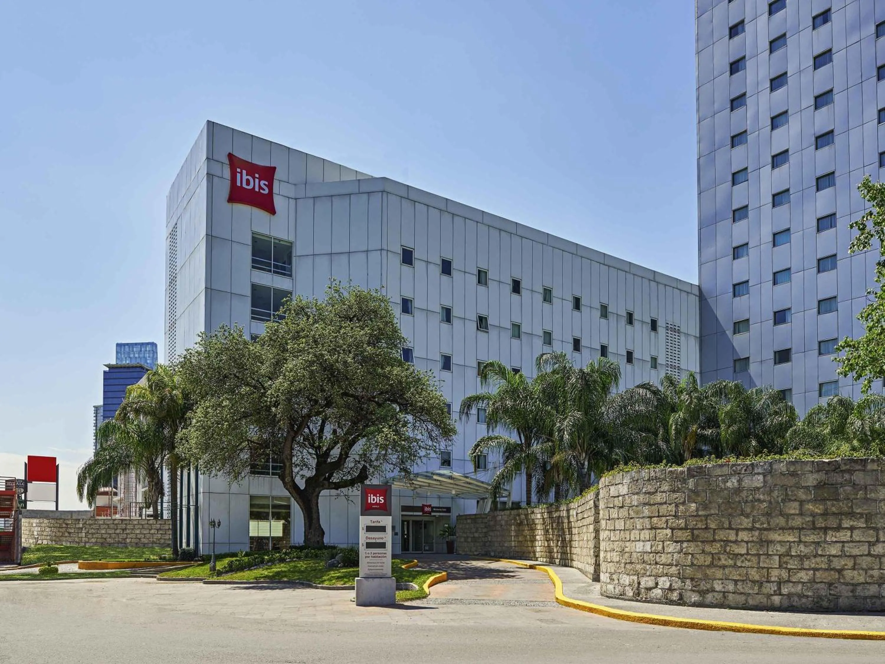 Property building in Ibis Monterrey Valle