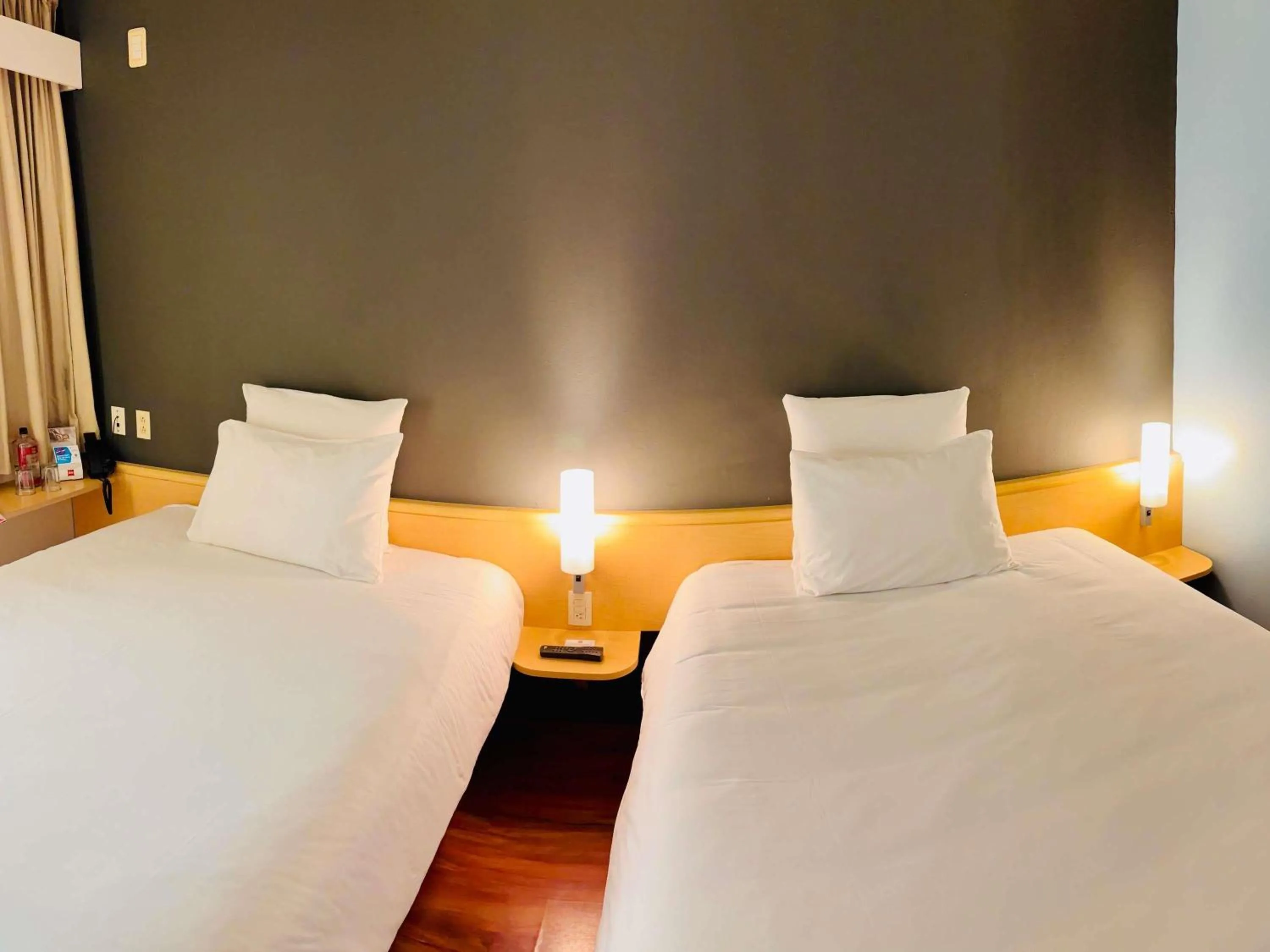 Bedroom, Bed in Ibis Monterrey Valle