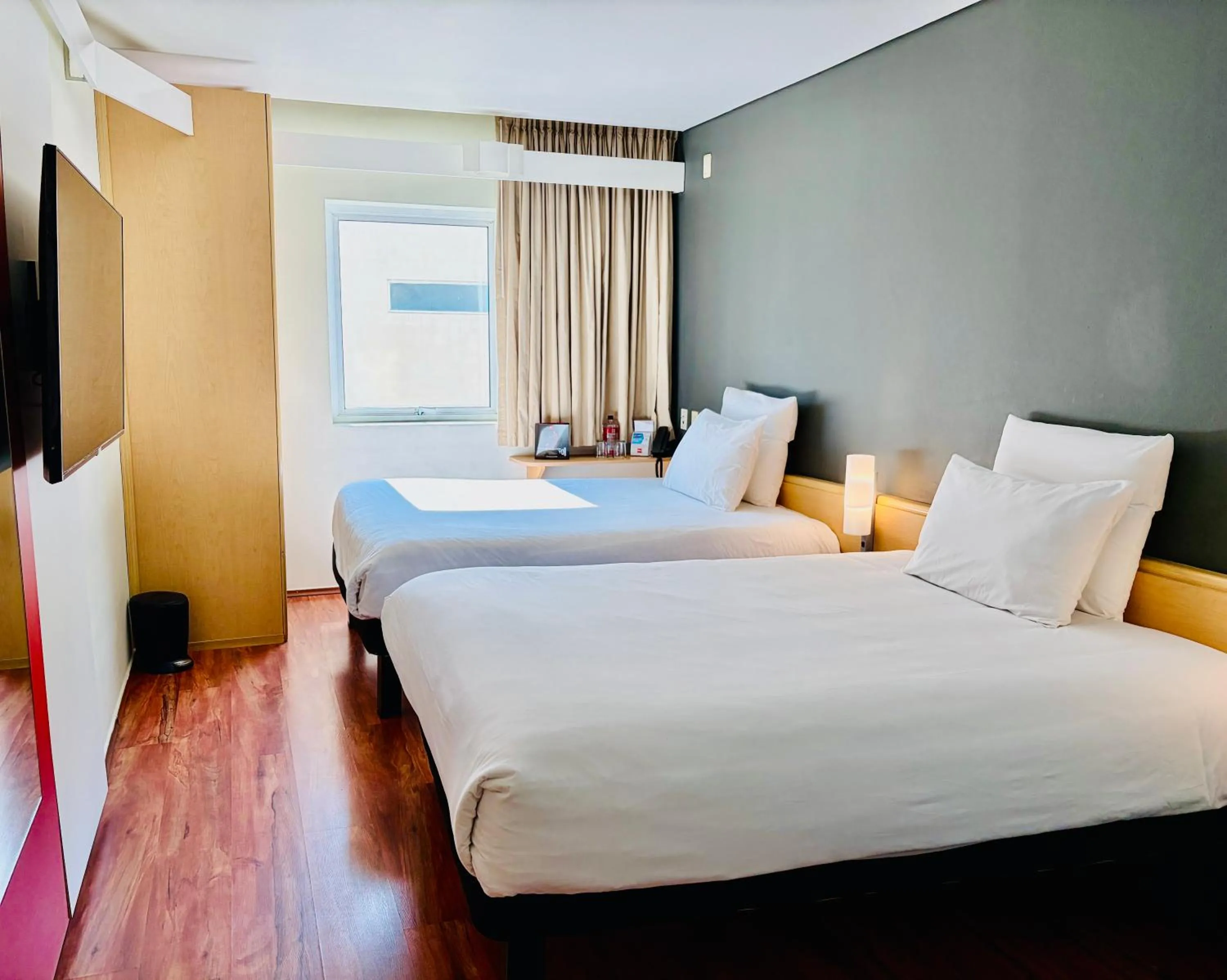 Photo of the whole room, Bed in Ibis Monterrey Valle