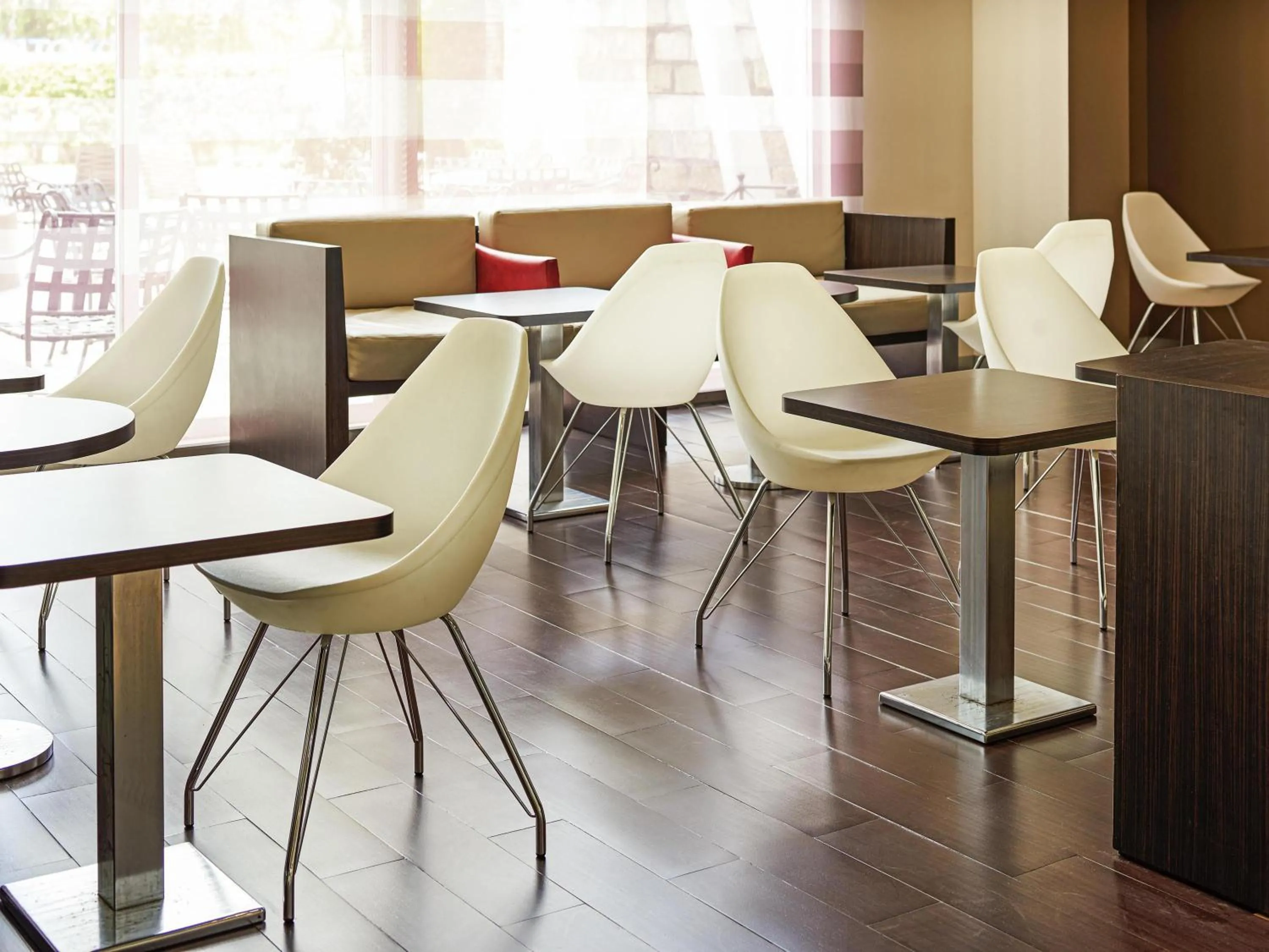 Restaurant/places to eat in Ibis Monterrey Valle