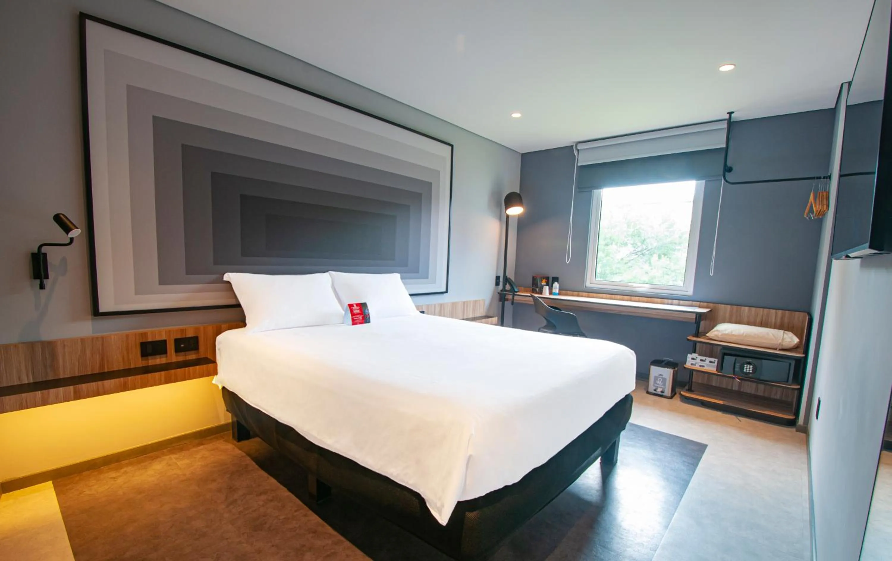 Property building, Bed in Ibis Monterrey Aeropuerto