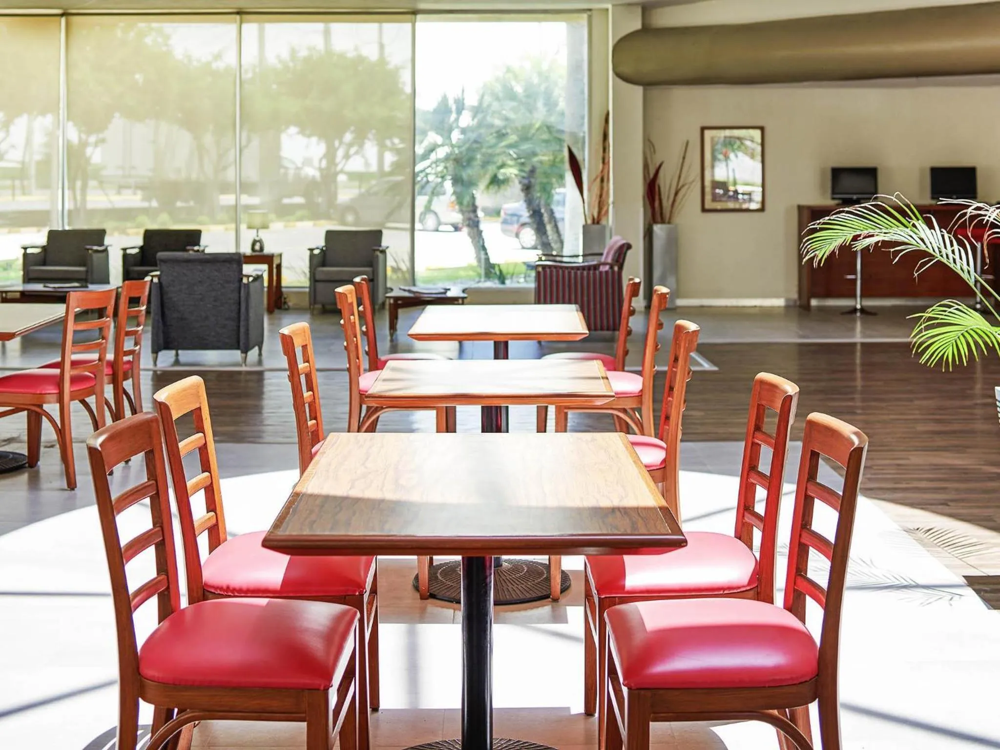 Restaurant/places to eat in Ibis Monterrey Aeropuerto