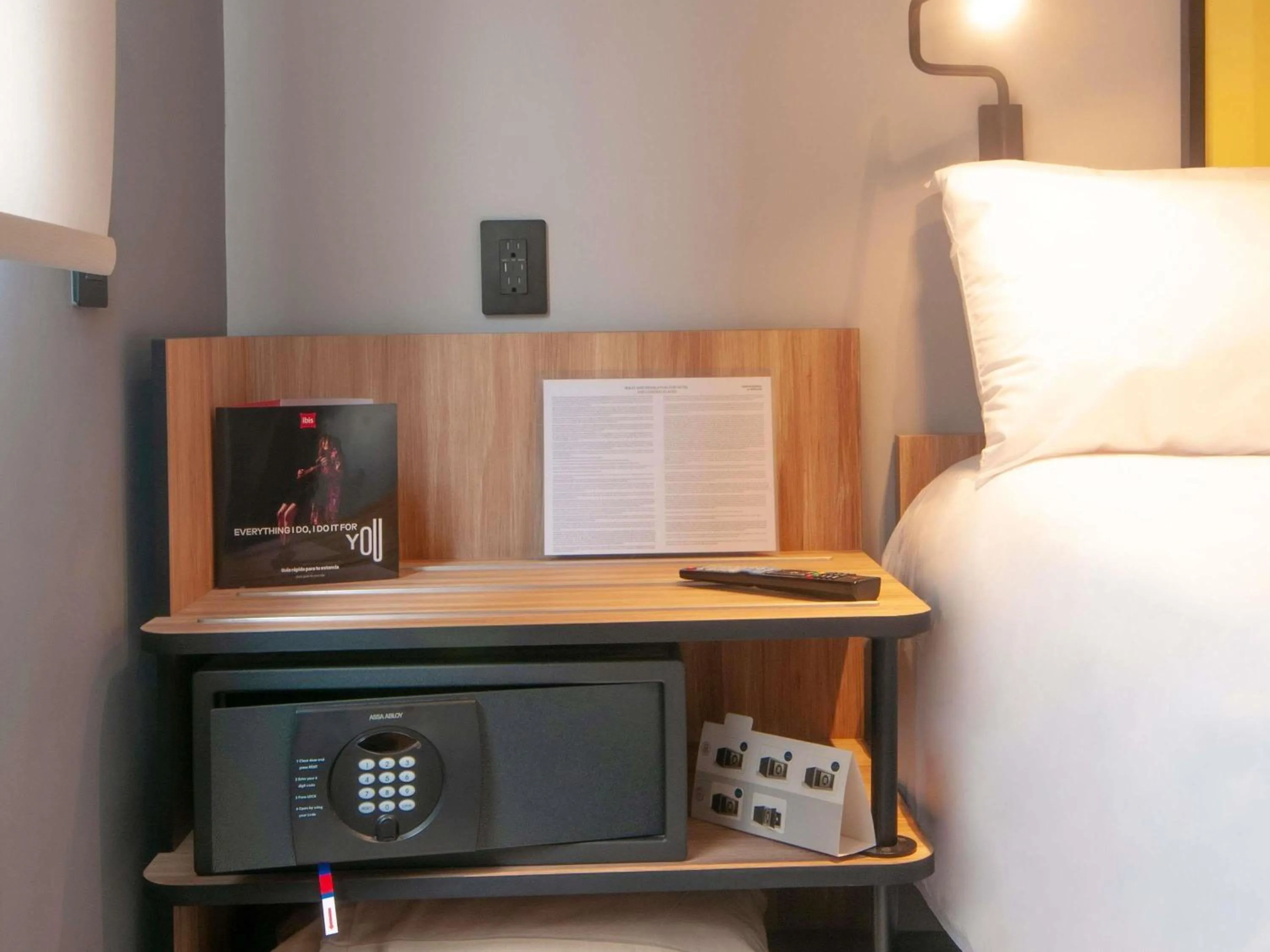 Bedroom, Bed in Ibis Monterrey Aeropuerto