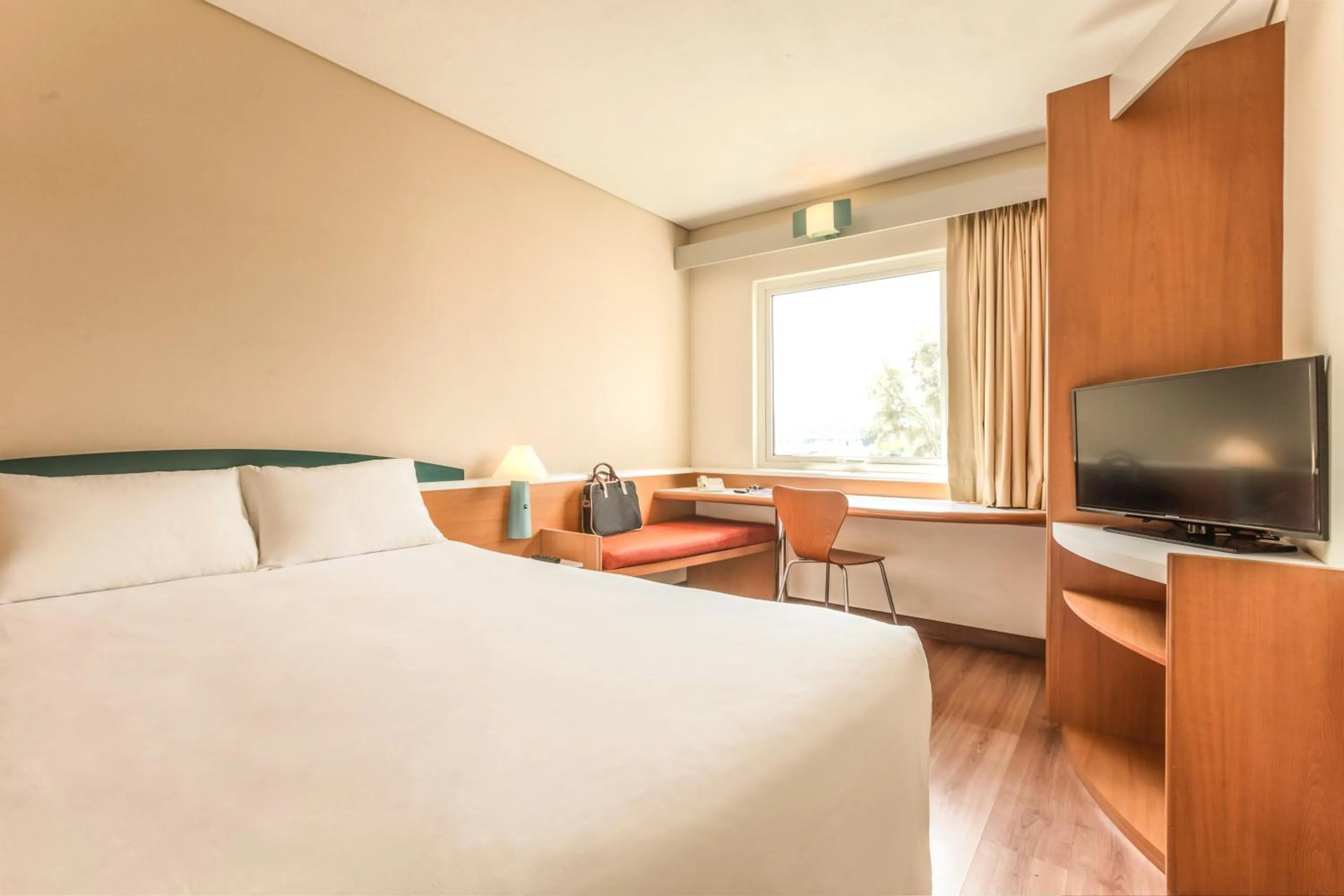 Bed in Ibis Monterrey Aeropuerto