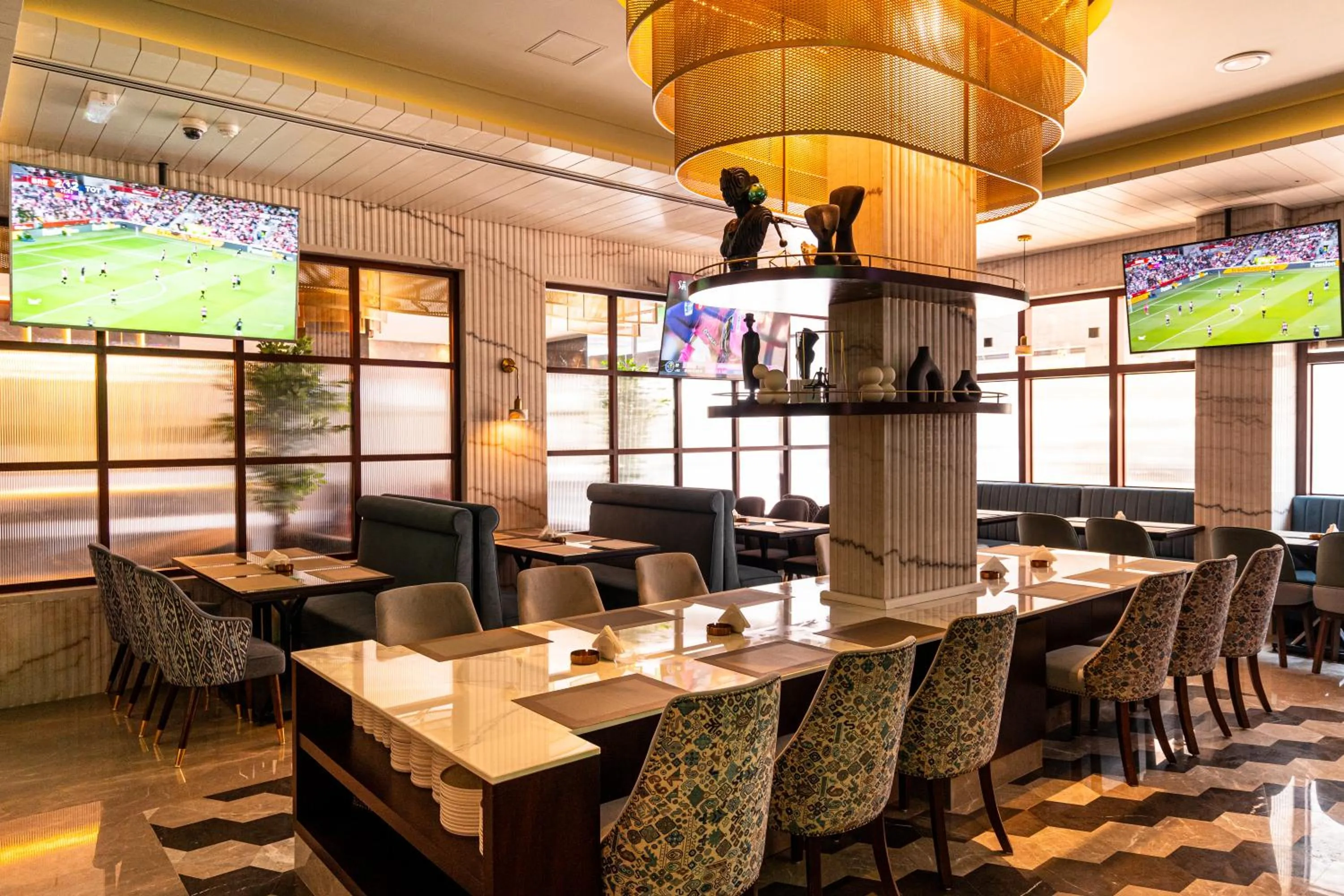 Restaurant/places to eat in President Hotel