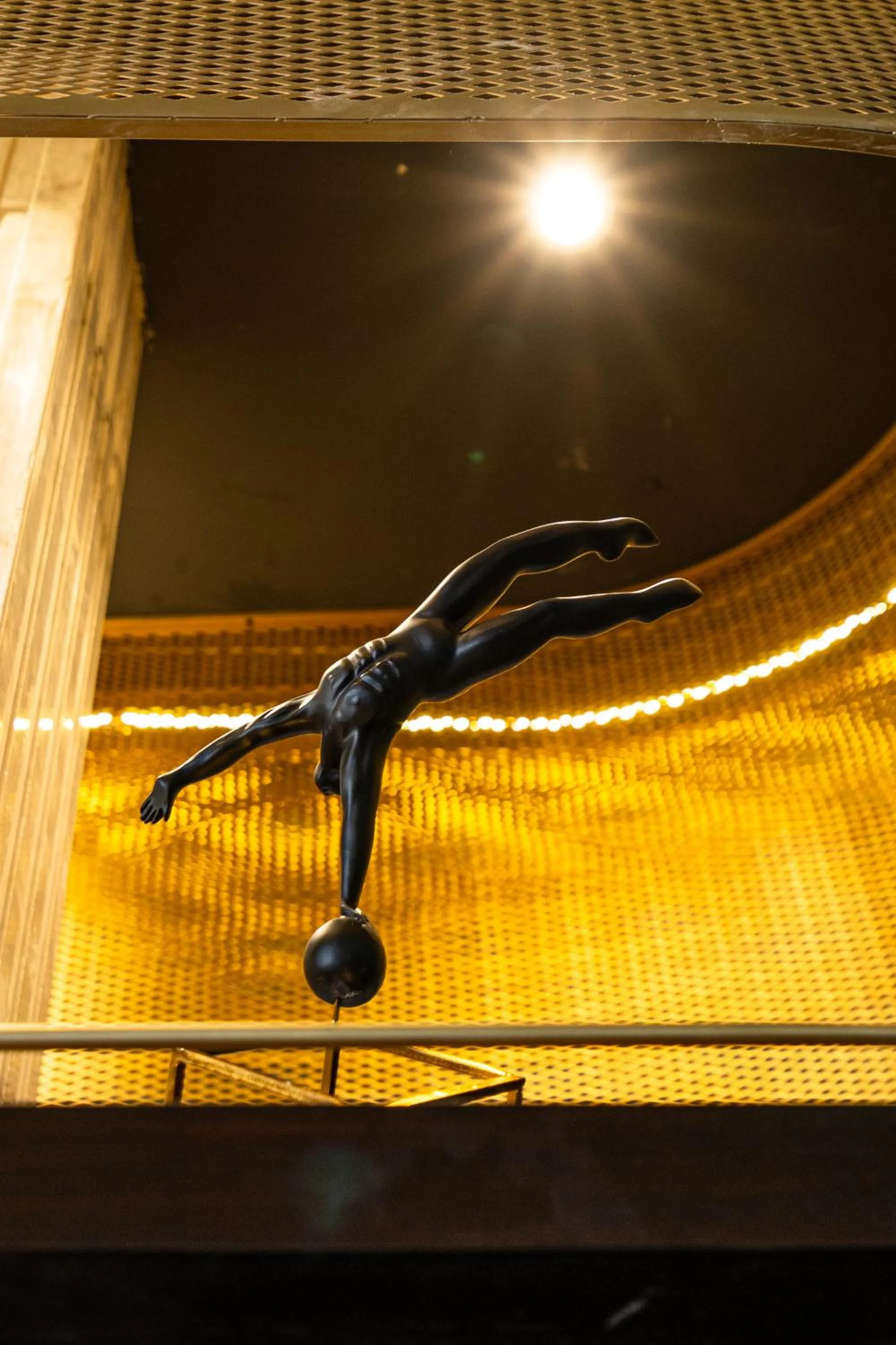 Restaurant/places to eat in President Hotel