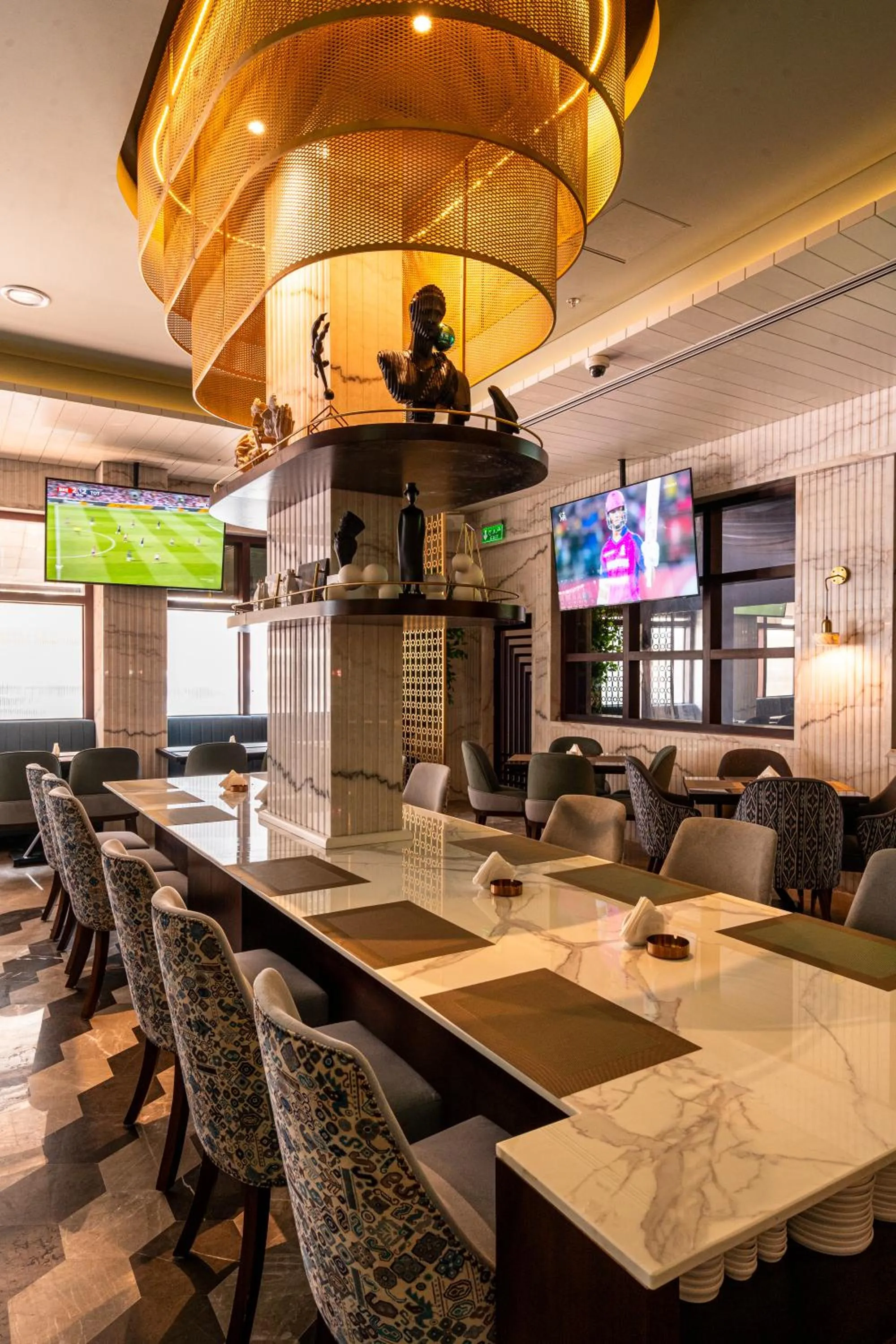 Restaurant/places to eat in President Hotel