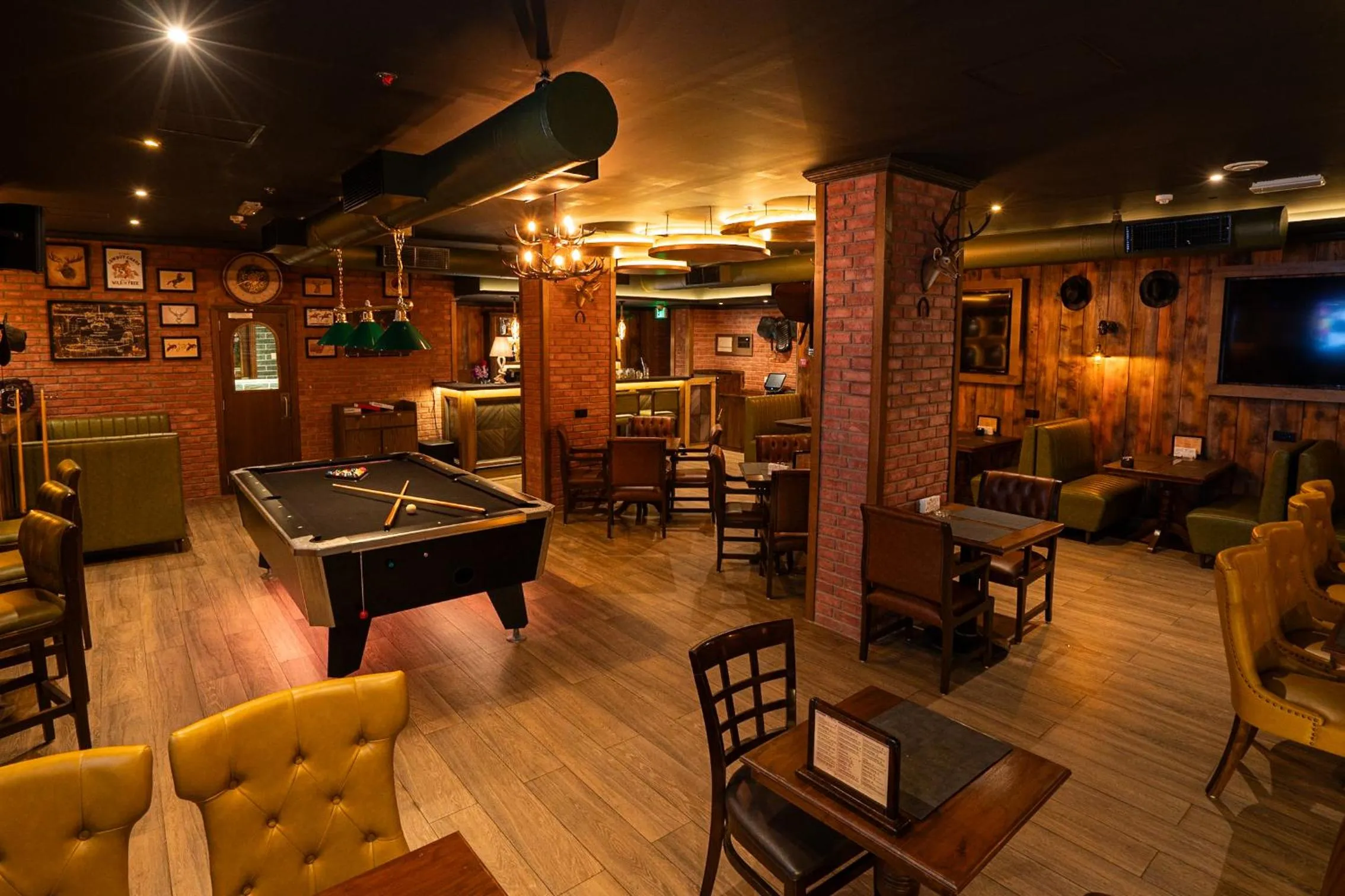 Restaurant/places to eat in President Hotel