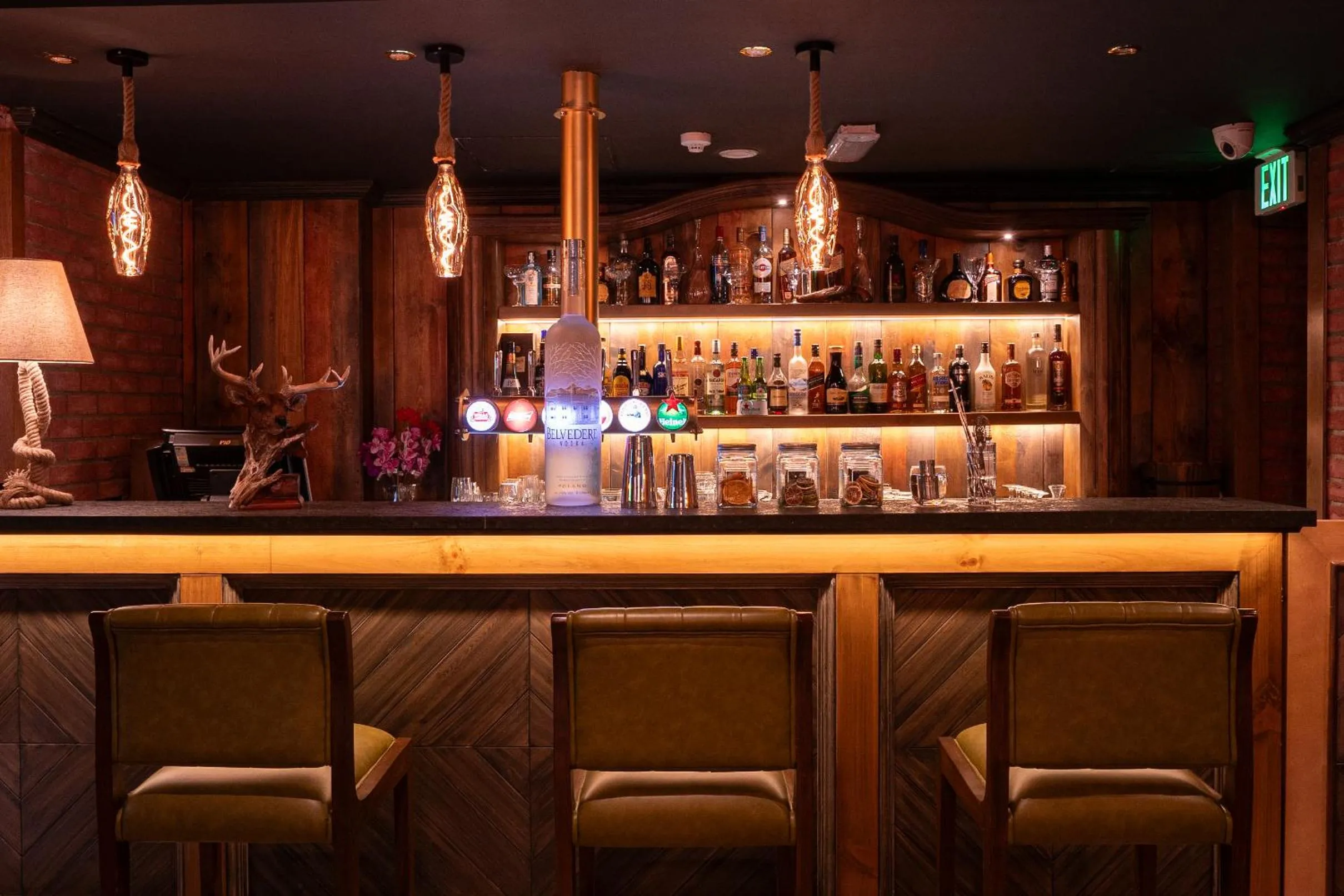 Nightclub / DJ in President Hotel