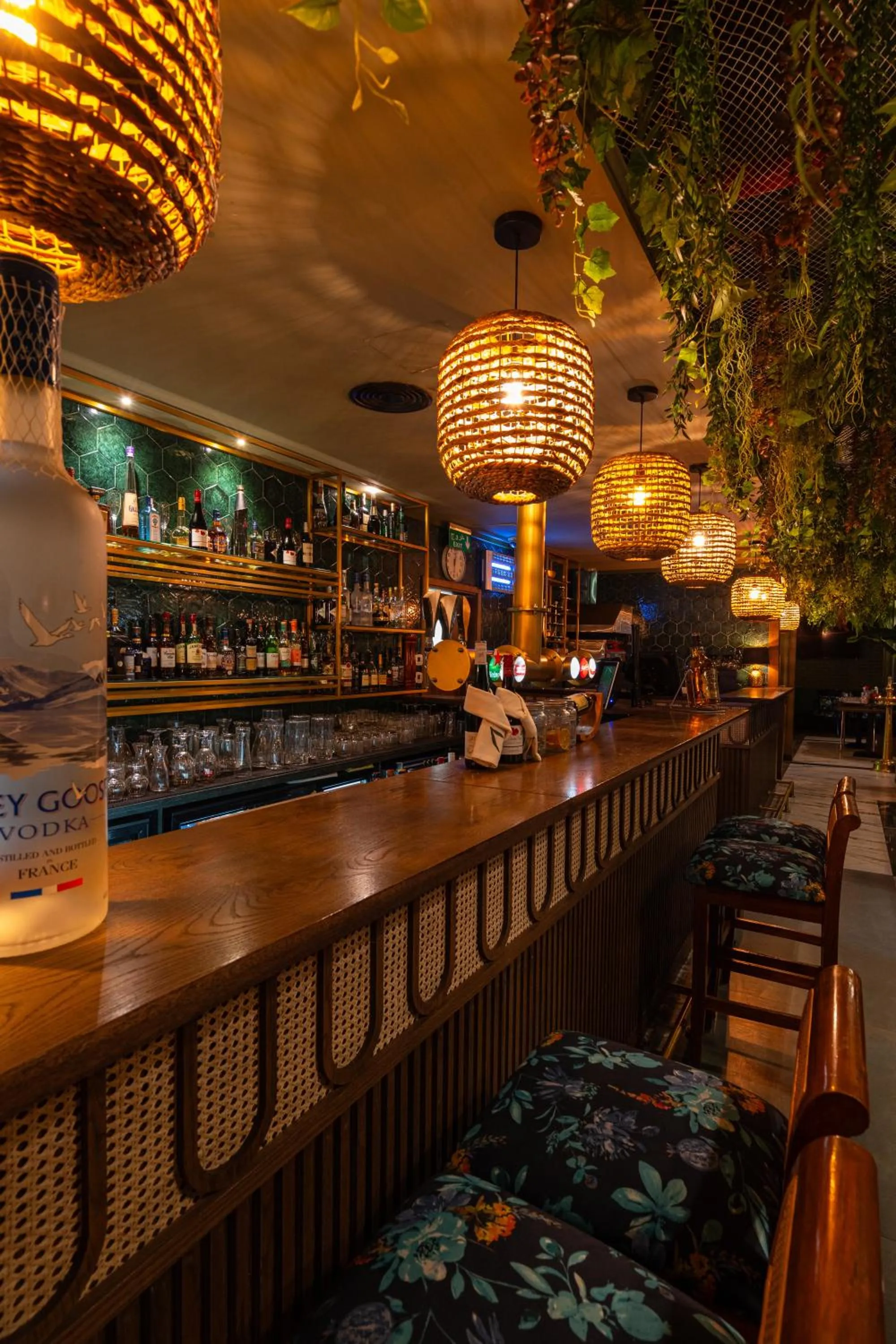 Restaurant/places to eat in President Hotel