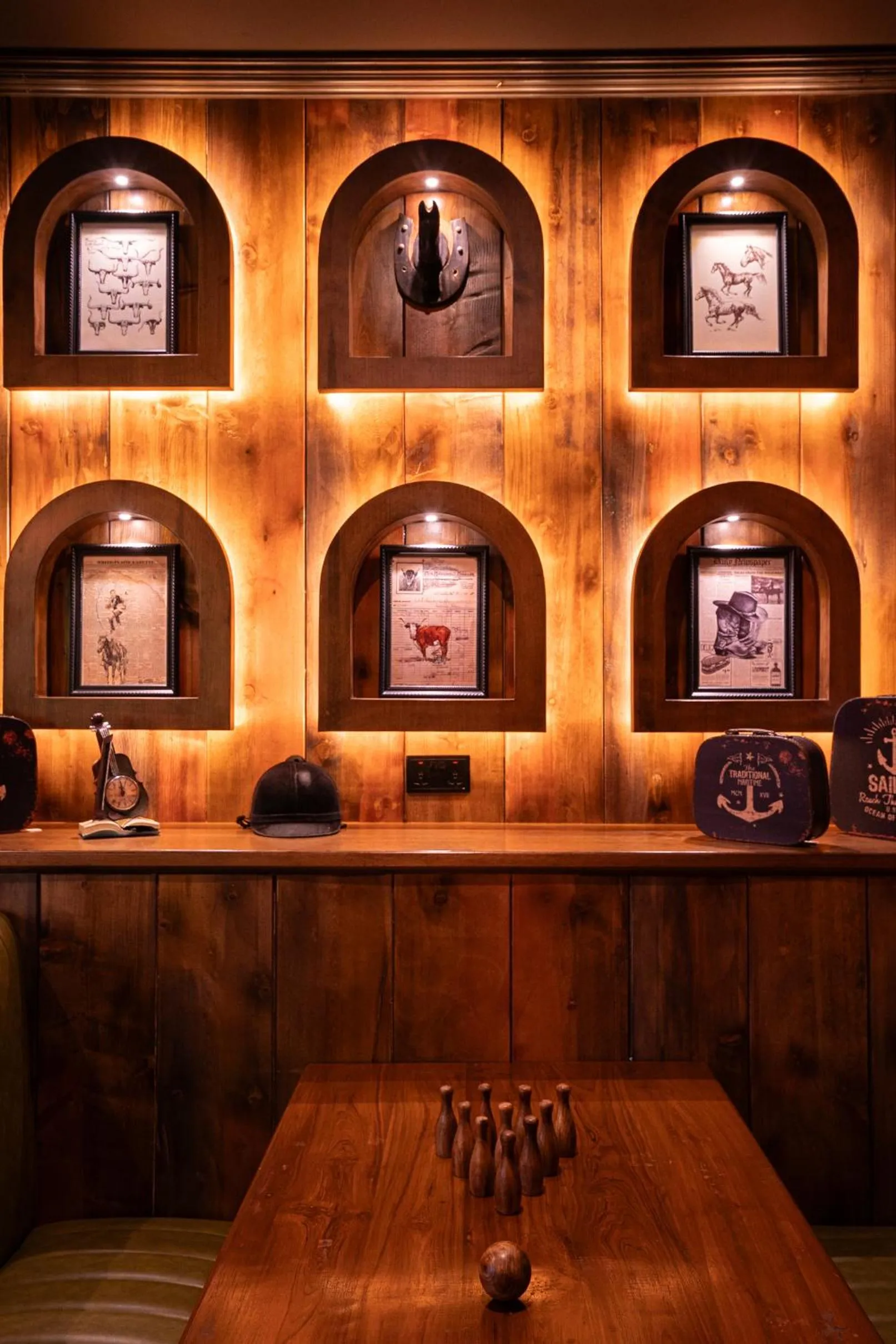 Restaurant/places to eat in President Hotel